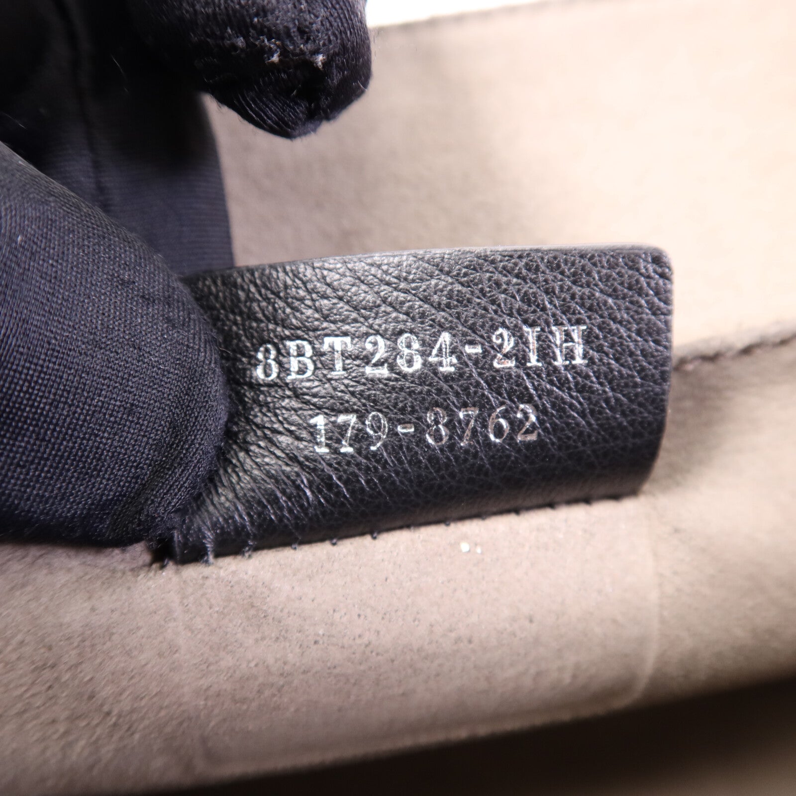 FENDI 牛皮皮革Kan I肩背袋