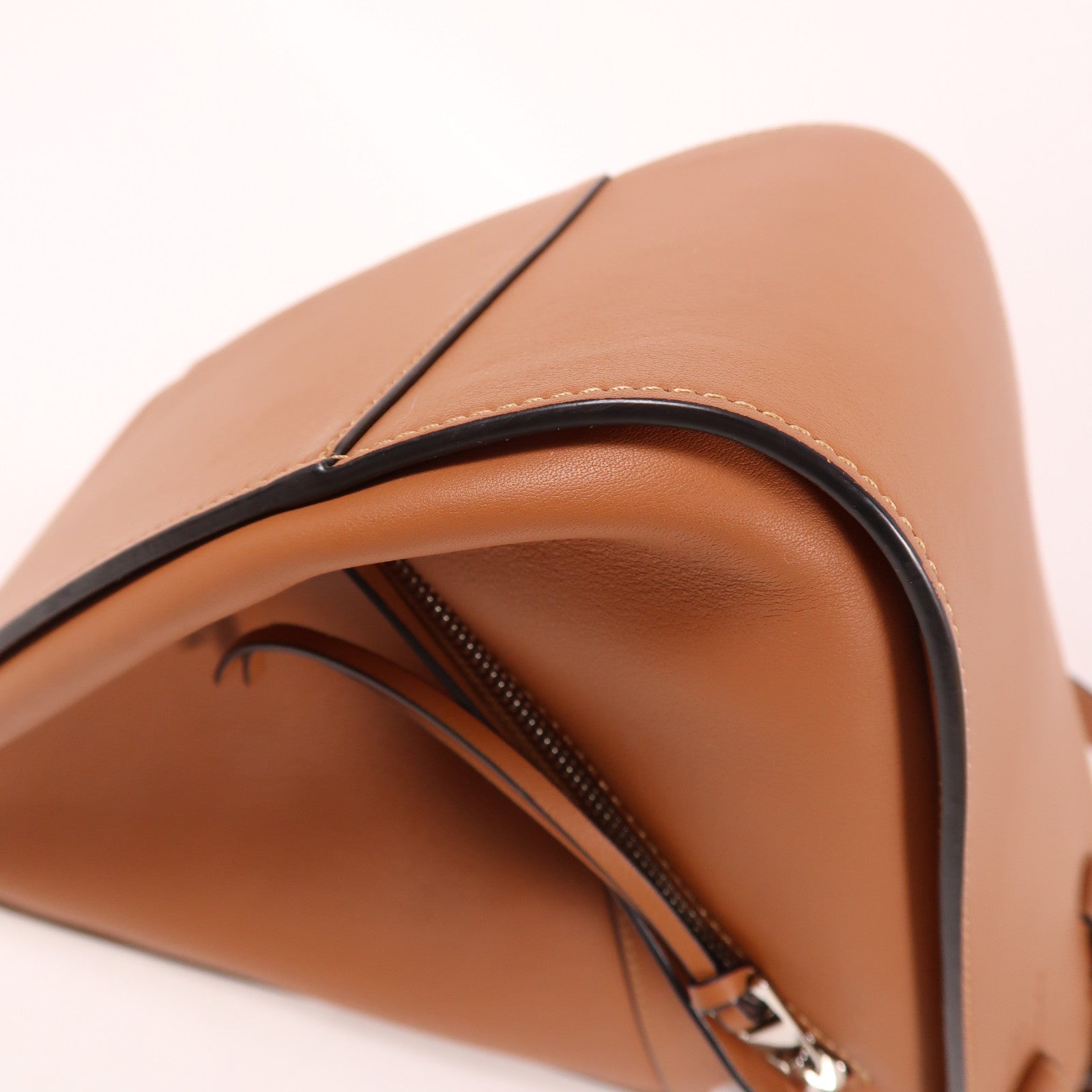 LOEWE 【激減優惠】牛皮皮革Compact Hammock銀扣手挽肩背兩用袋
