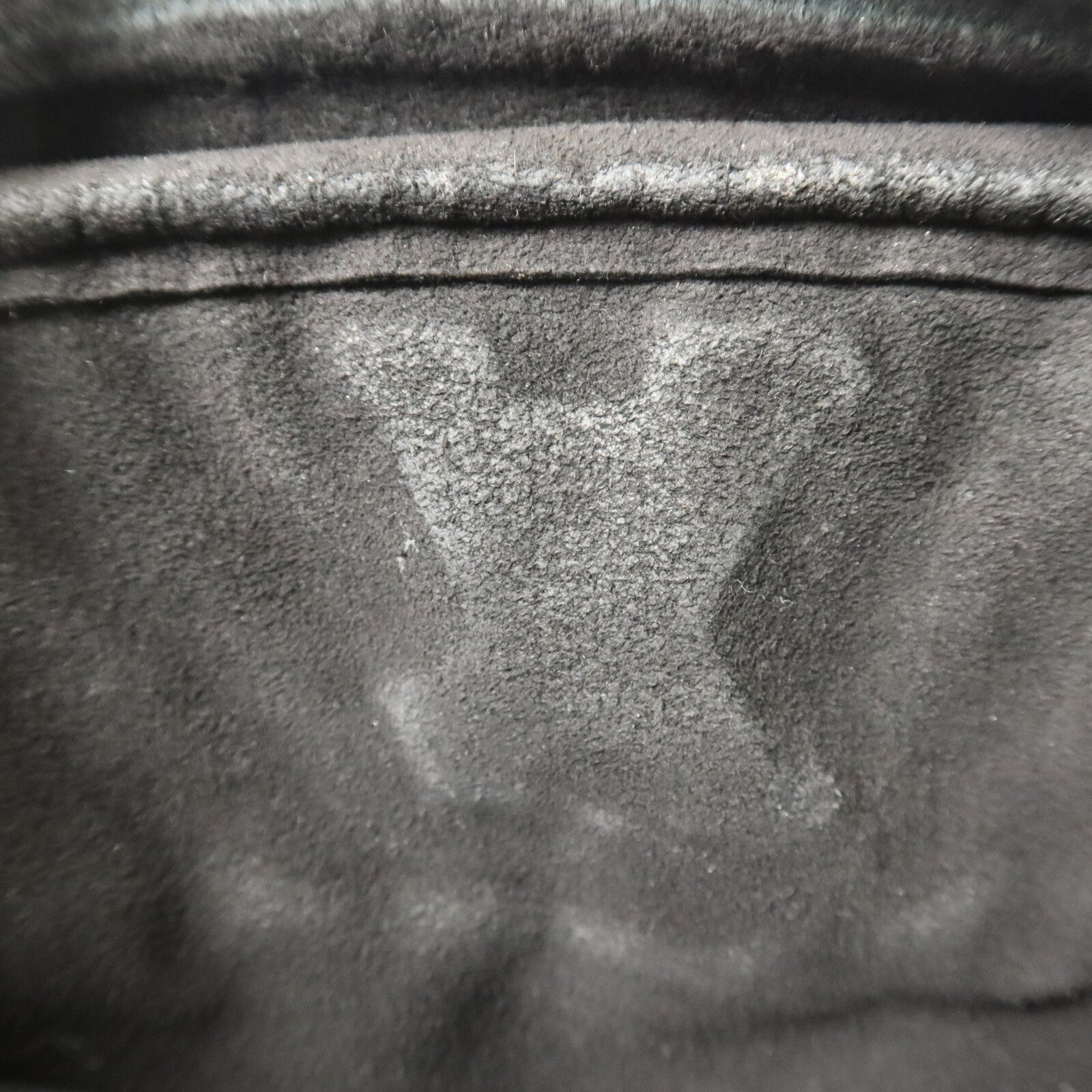 LOUIS VUITTON 牛皮皮革New Wave Camera Bag鏈帶肩背袋