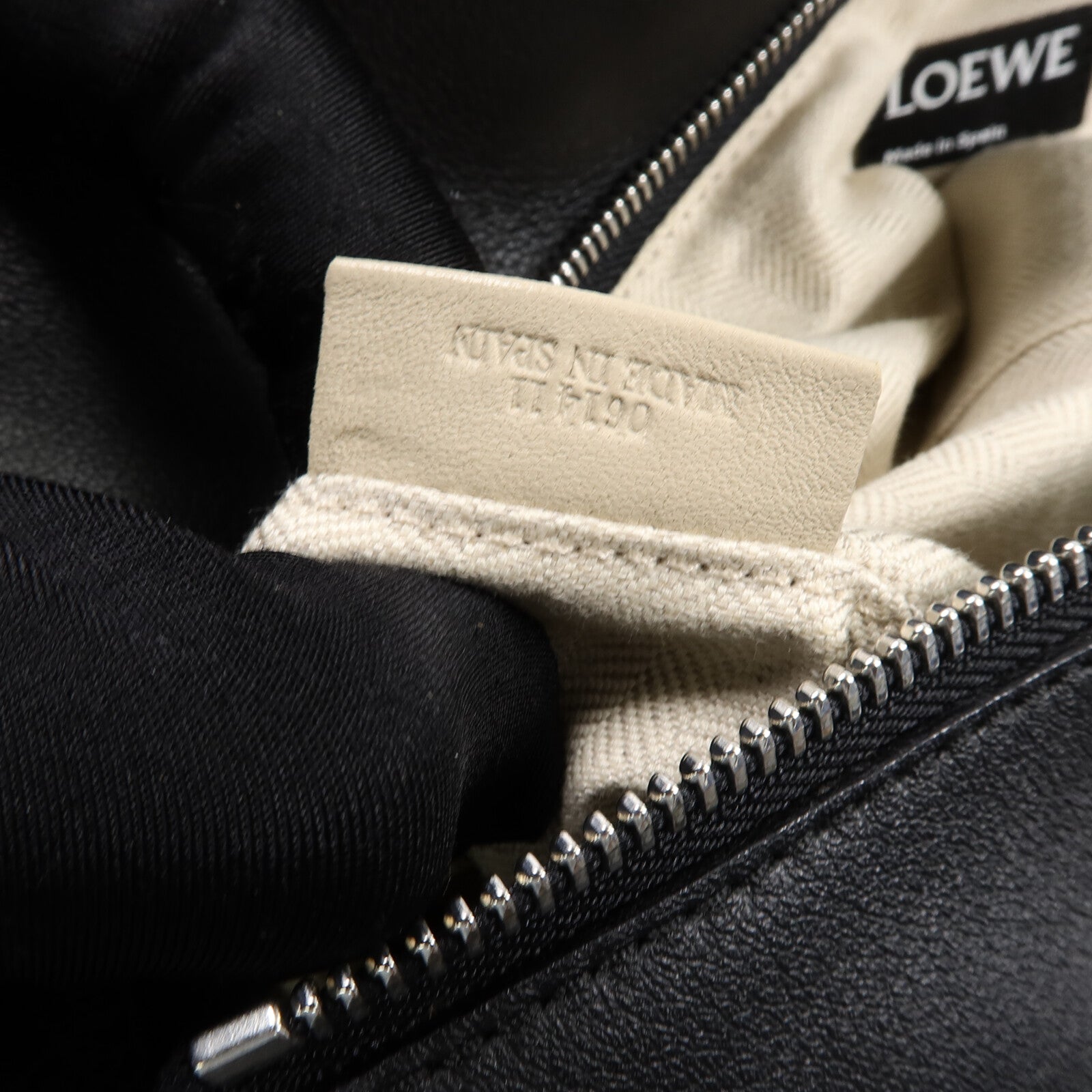 LOEWE 牛皮皮革Large Puzzle Edge Bag手挽肩背兩用袋