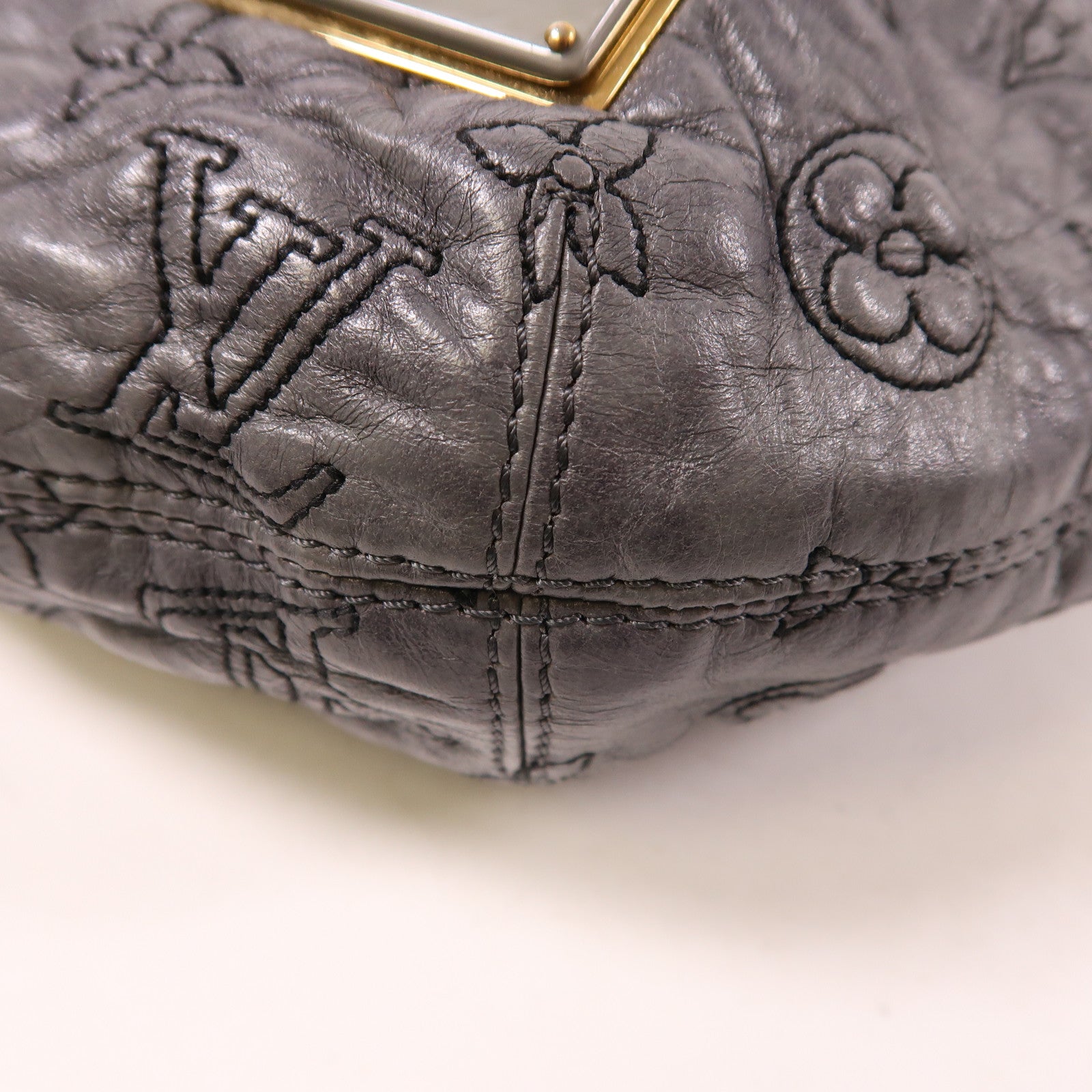 LOUIS VUITTON 羊皮皮革Olympe Nimbus PM金扣肩背袋