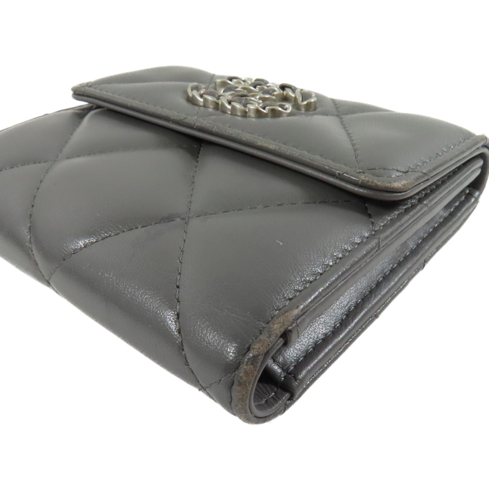CHANEL 【激減優惠】菱格羊皮皮革Chanel 19 Small Flap Wallet銀扣錢包灰色