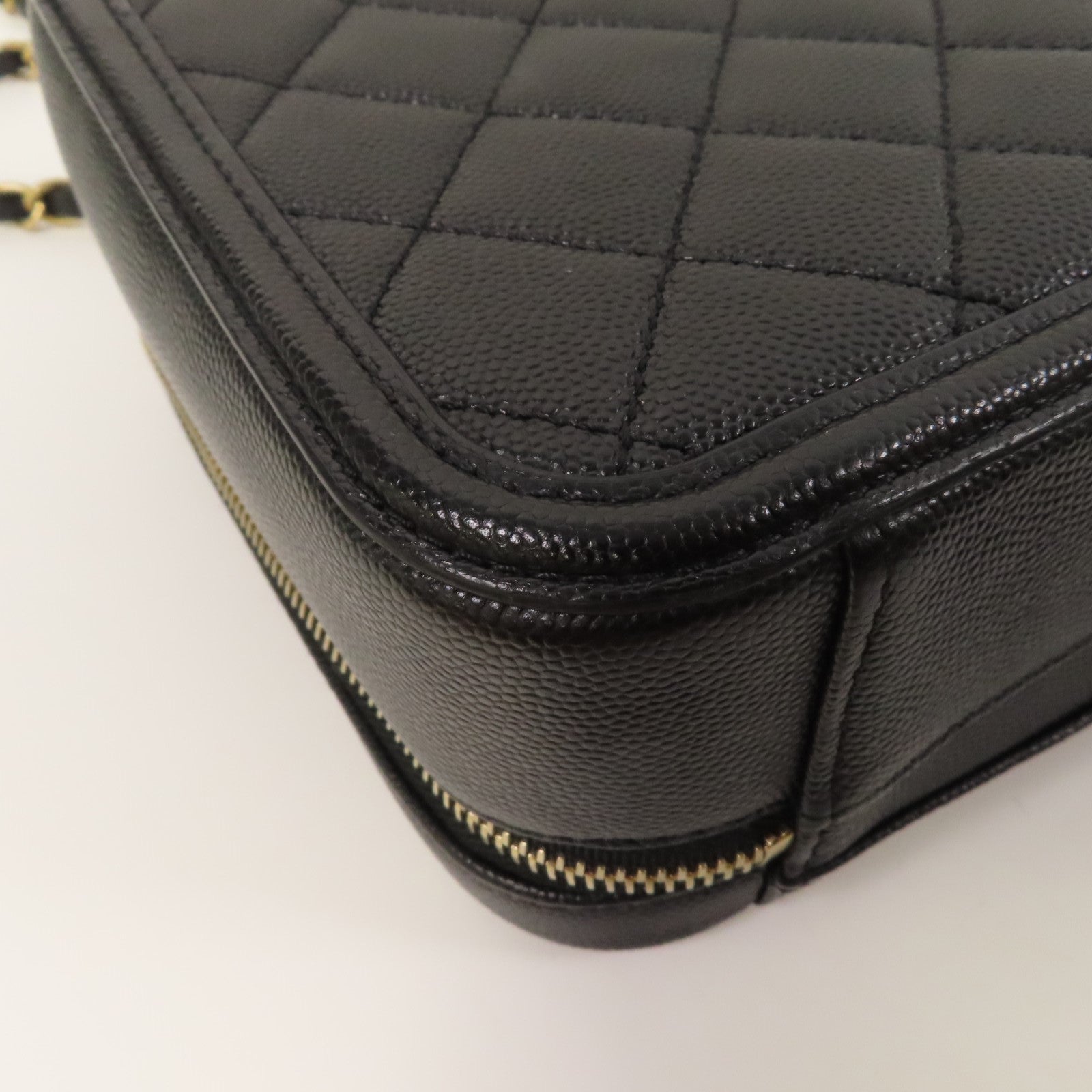 CHANEL 牛皮皮革Vanity Bag金扣鏈帶肩背袋黑色
