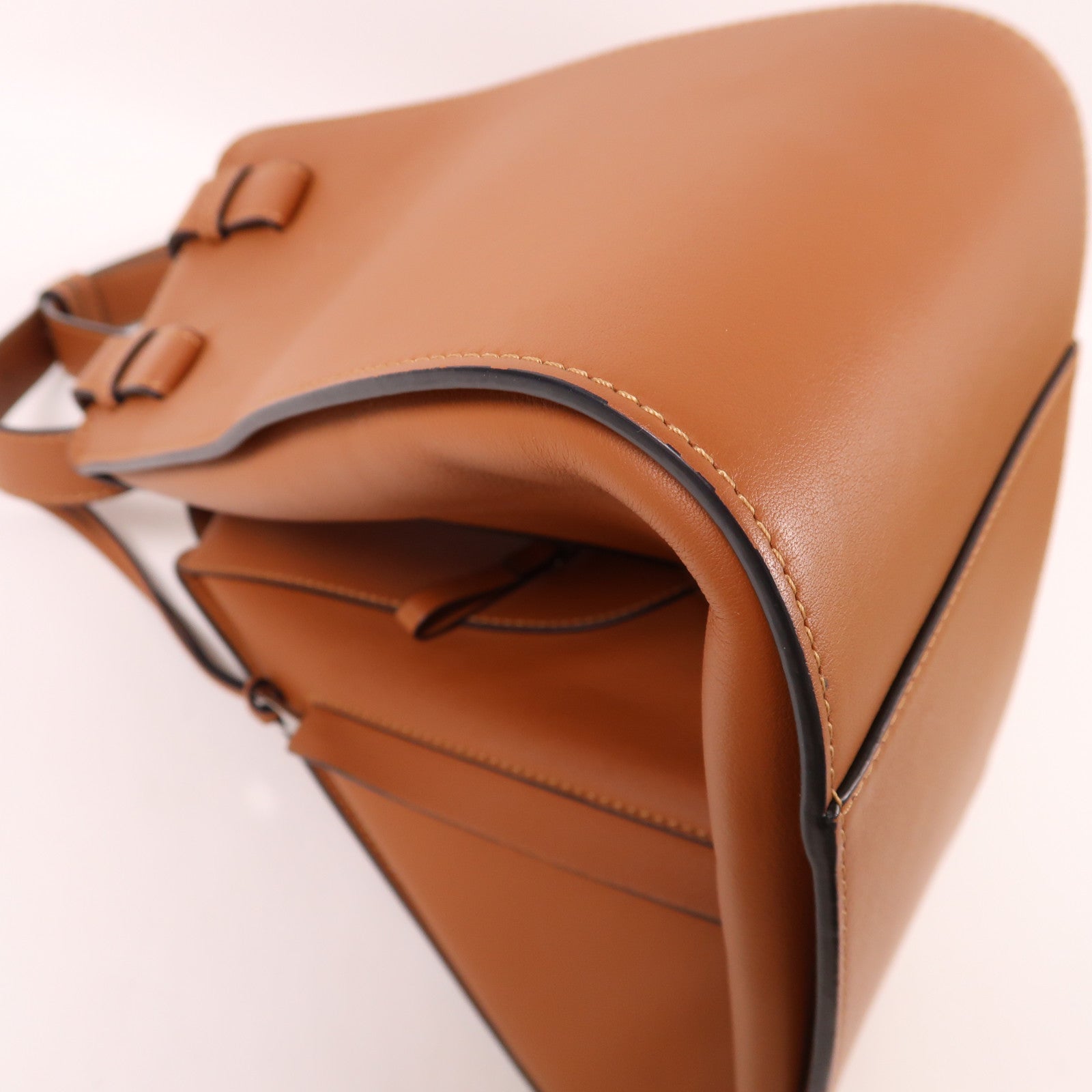 LOEWE 【激減優惠】牛皮皮革Compact Hammock銀扣手挽肩背兩用袋