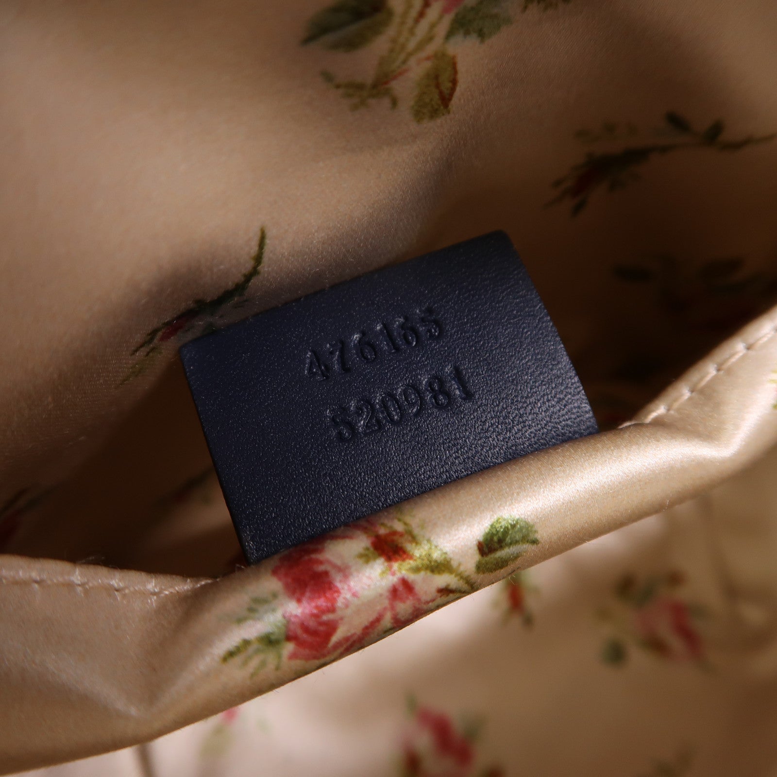 GUCCI 牛仔布Pouch金扣手拿包
