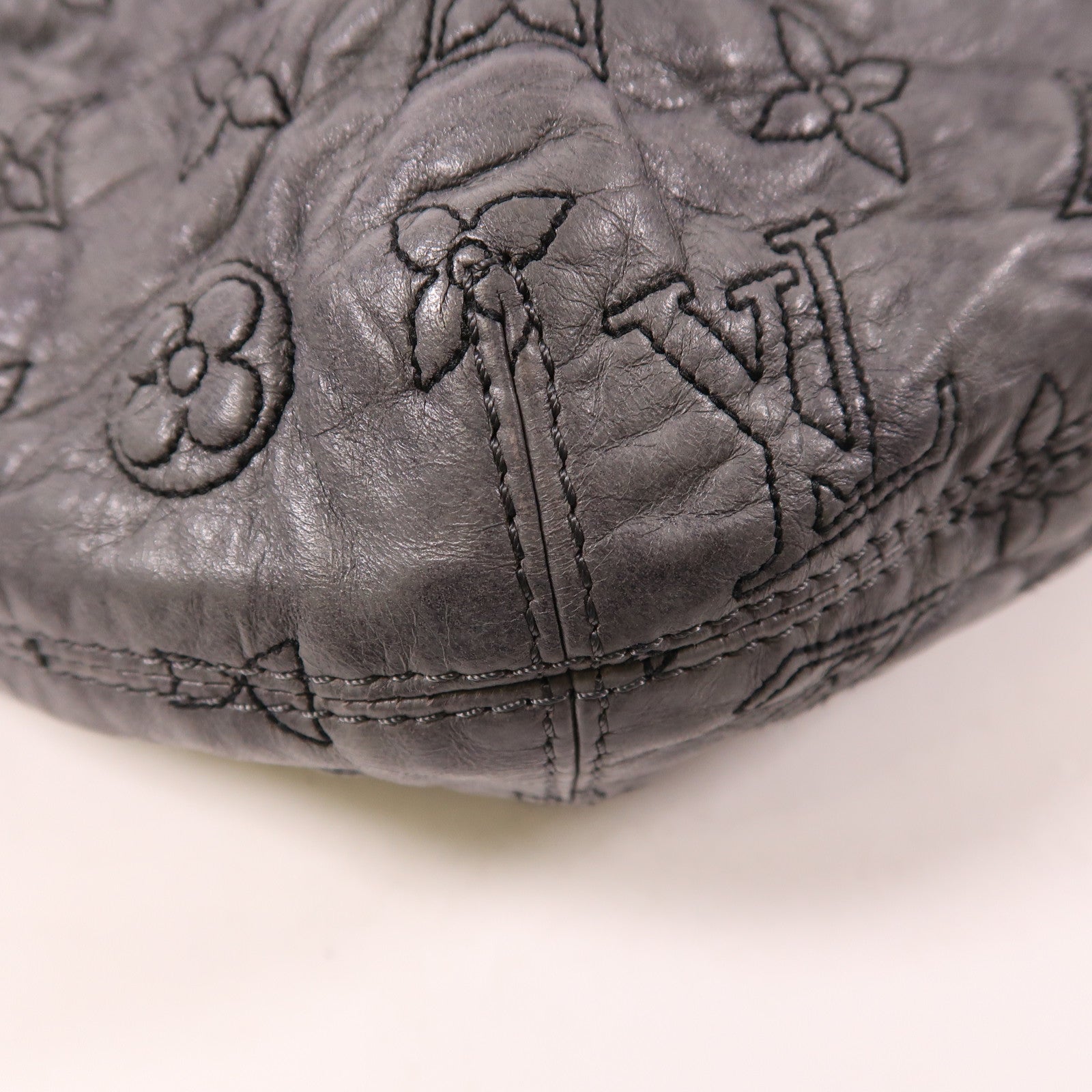 LOUIS VUITTON 羊皮皮革Olympe Nimbus PM金扣肩背袋