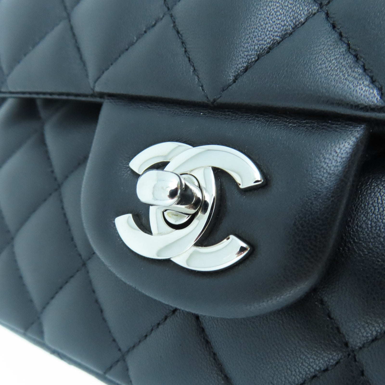 CHANEL 【激減優惠】菱格羊皮皮革Classic 25銀扣肩背袋黑色