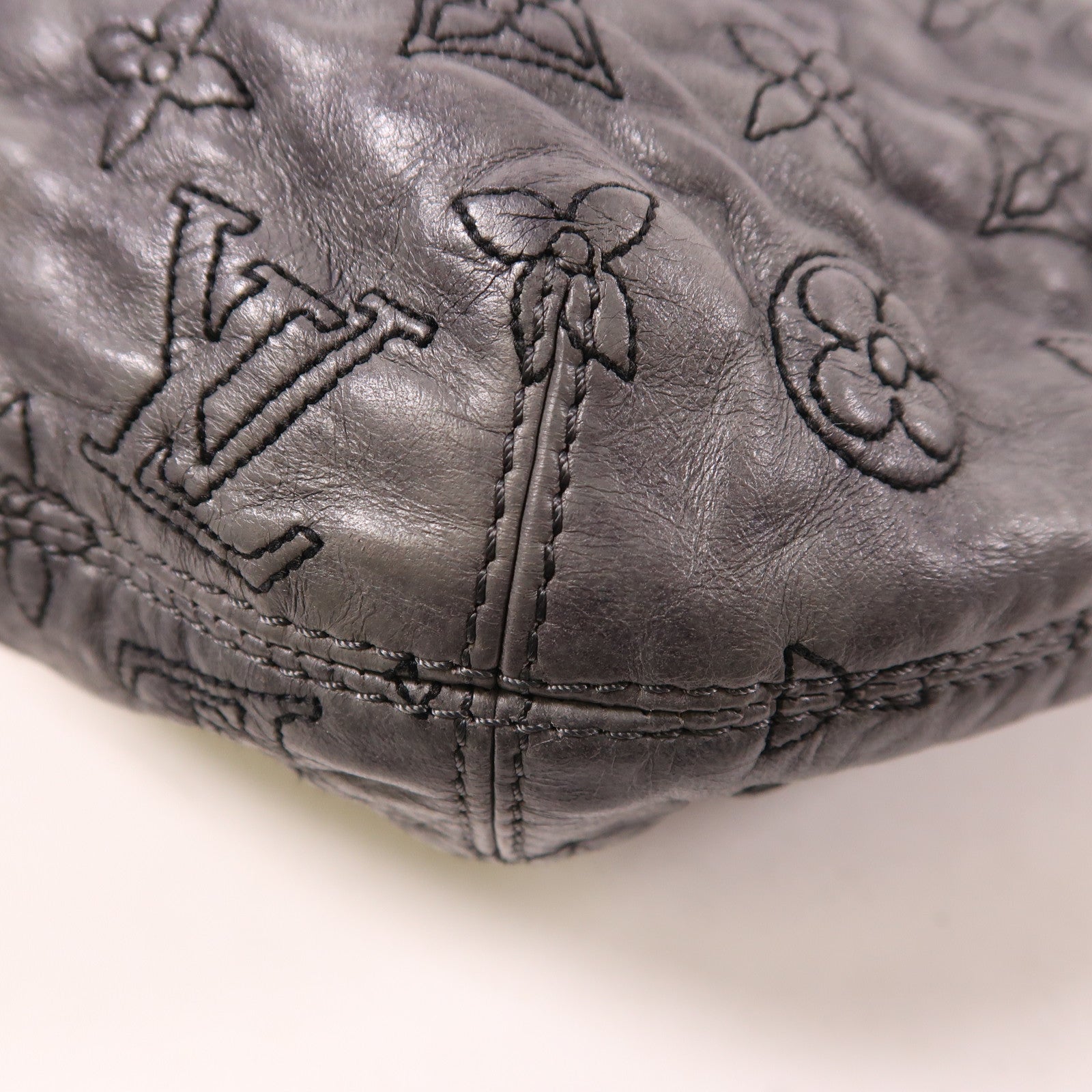 LOUIS VUITTON 羊皮皮革Olympe Nimbus PM金扣肩背袋