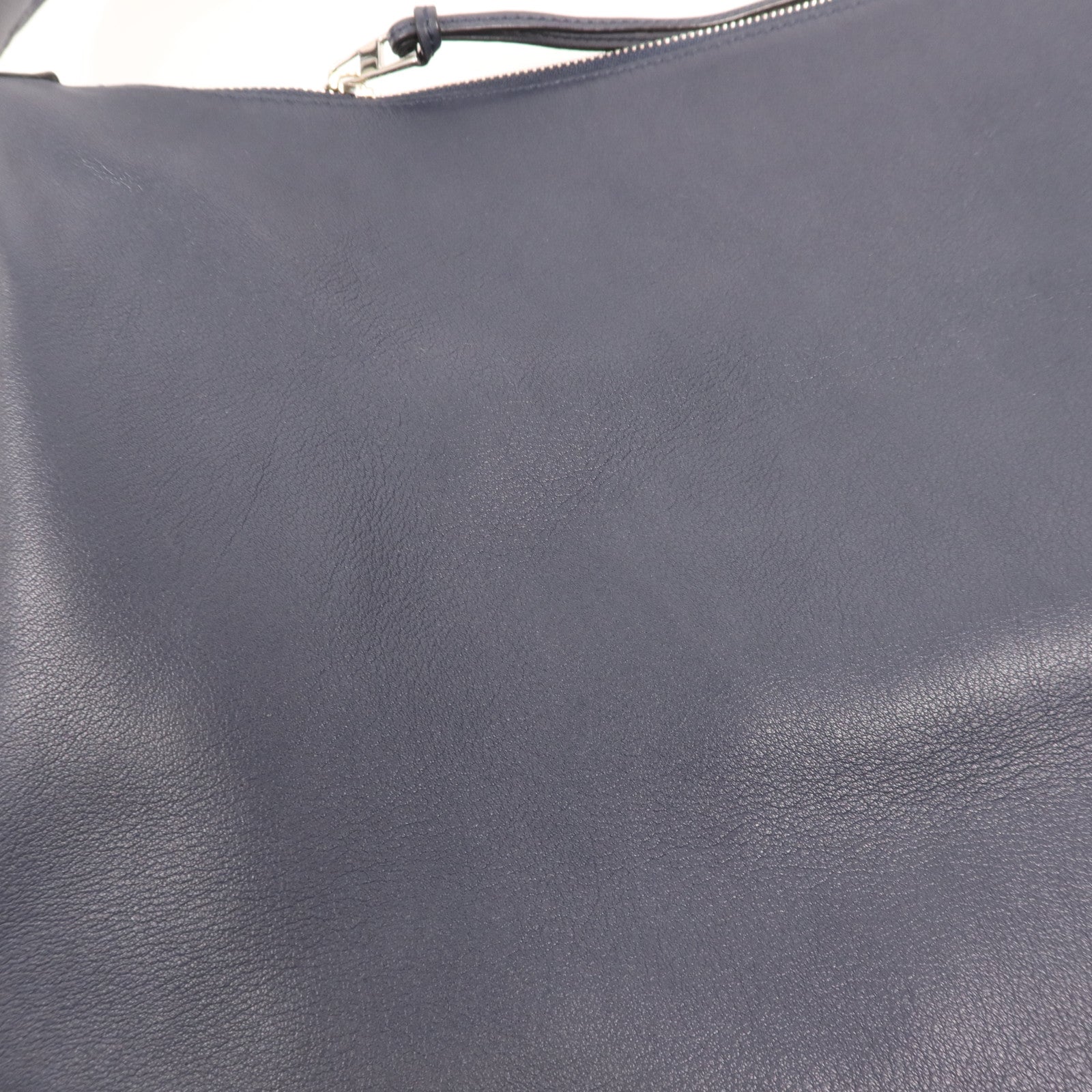 LOEWE 牛皮皮革Cubi Crossbody銀扣肩背袋