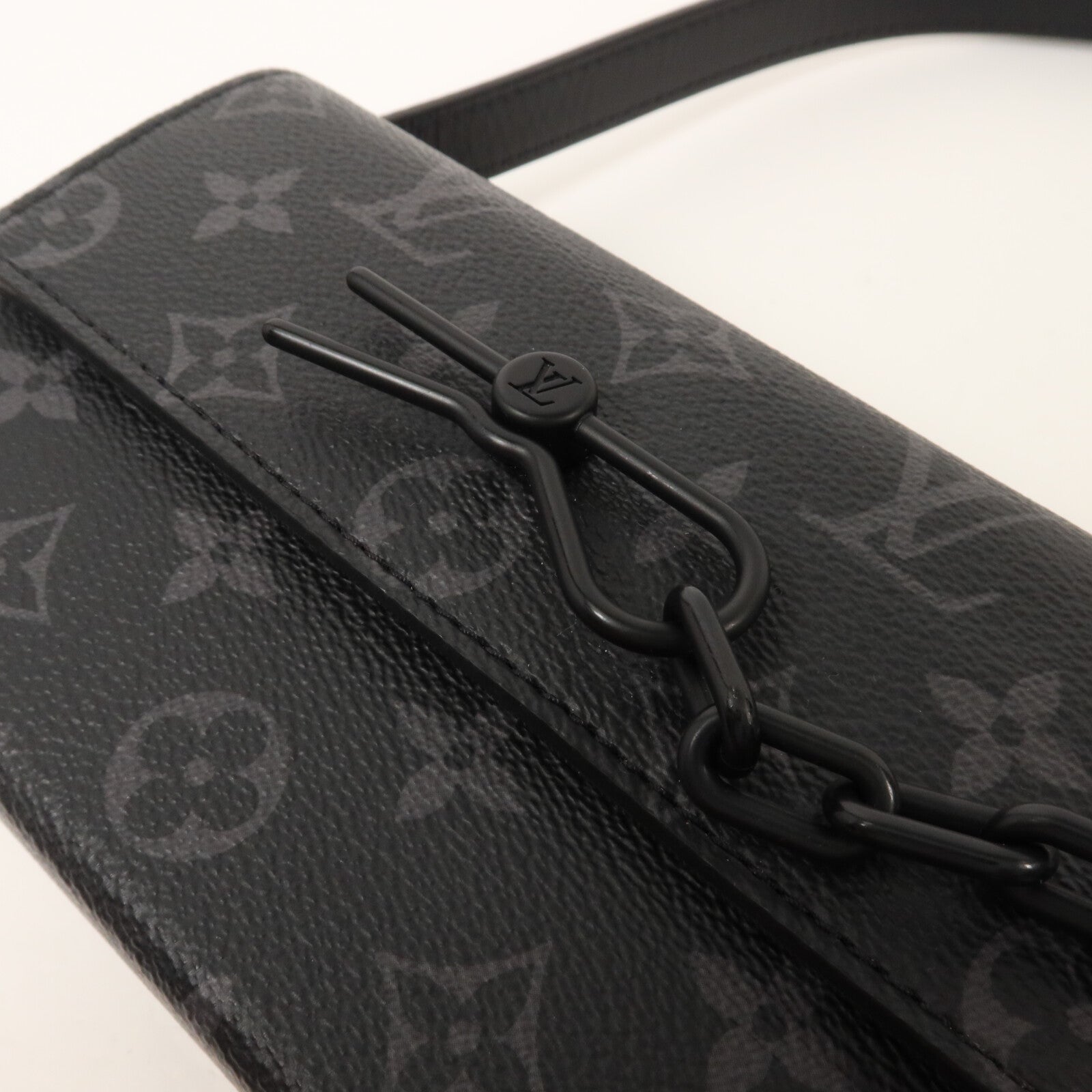LOUIS VUITTON Monogram Eclipse Steamer Wearable Wallet肩背袋