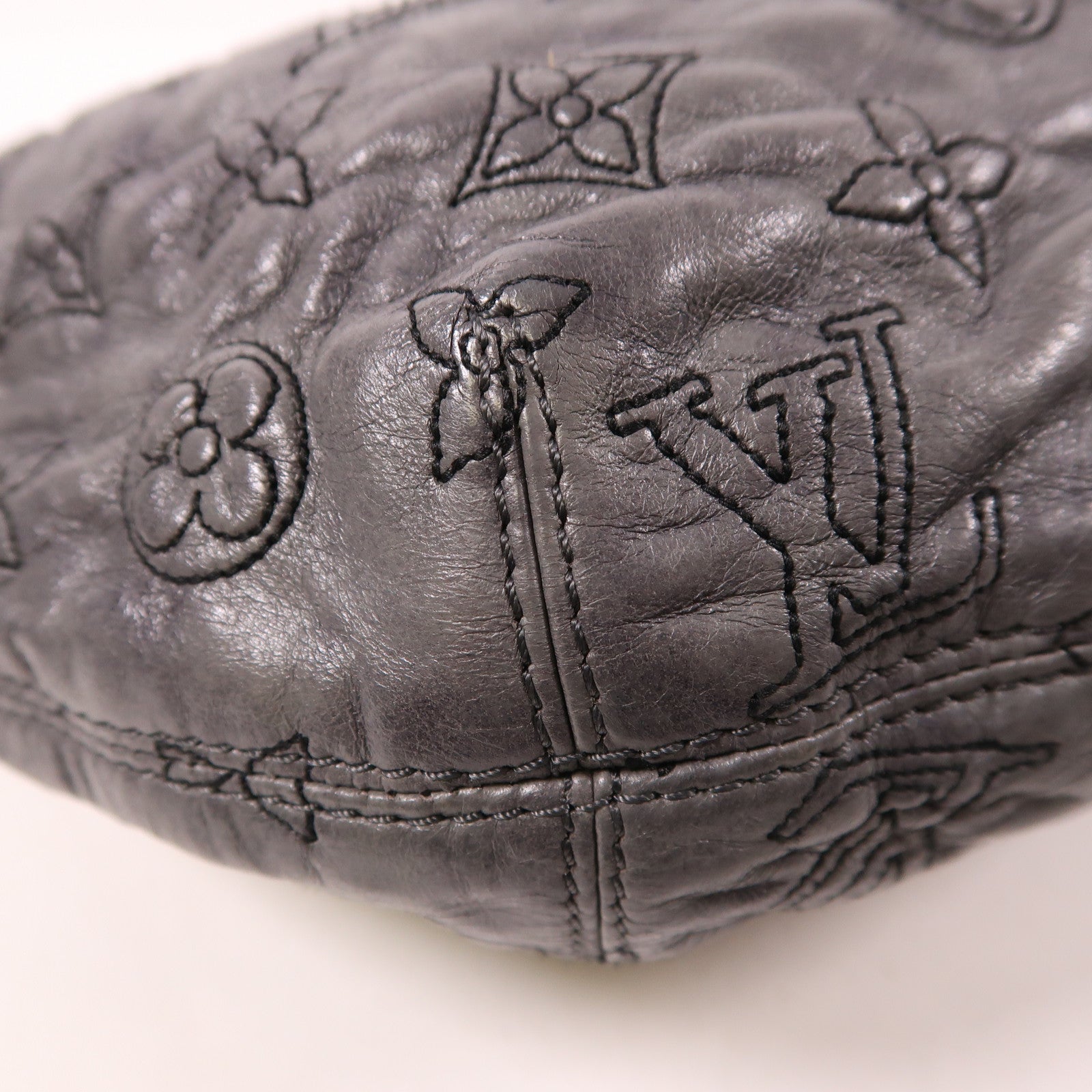 LOUIS VUITTON 羊皮皮革Olympe Nimbus PM金扣肩背袋