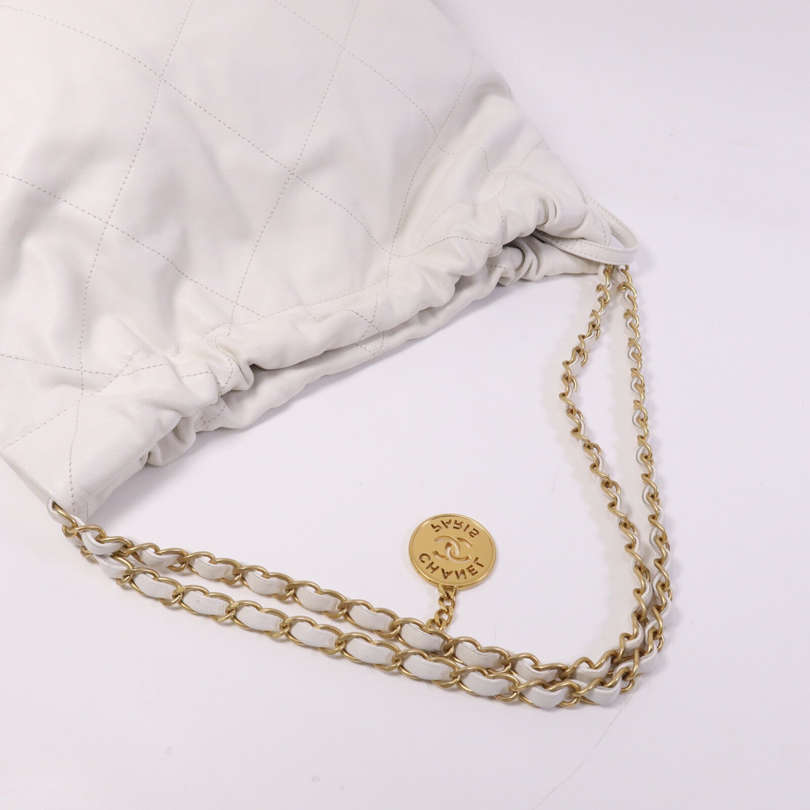 CHANEL 牛皮皮革Chanel 22金扣鏈帶肩背袋