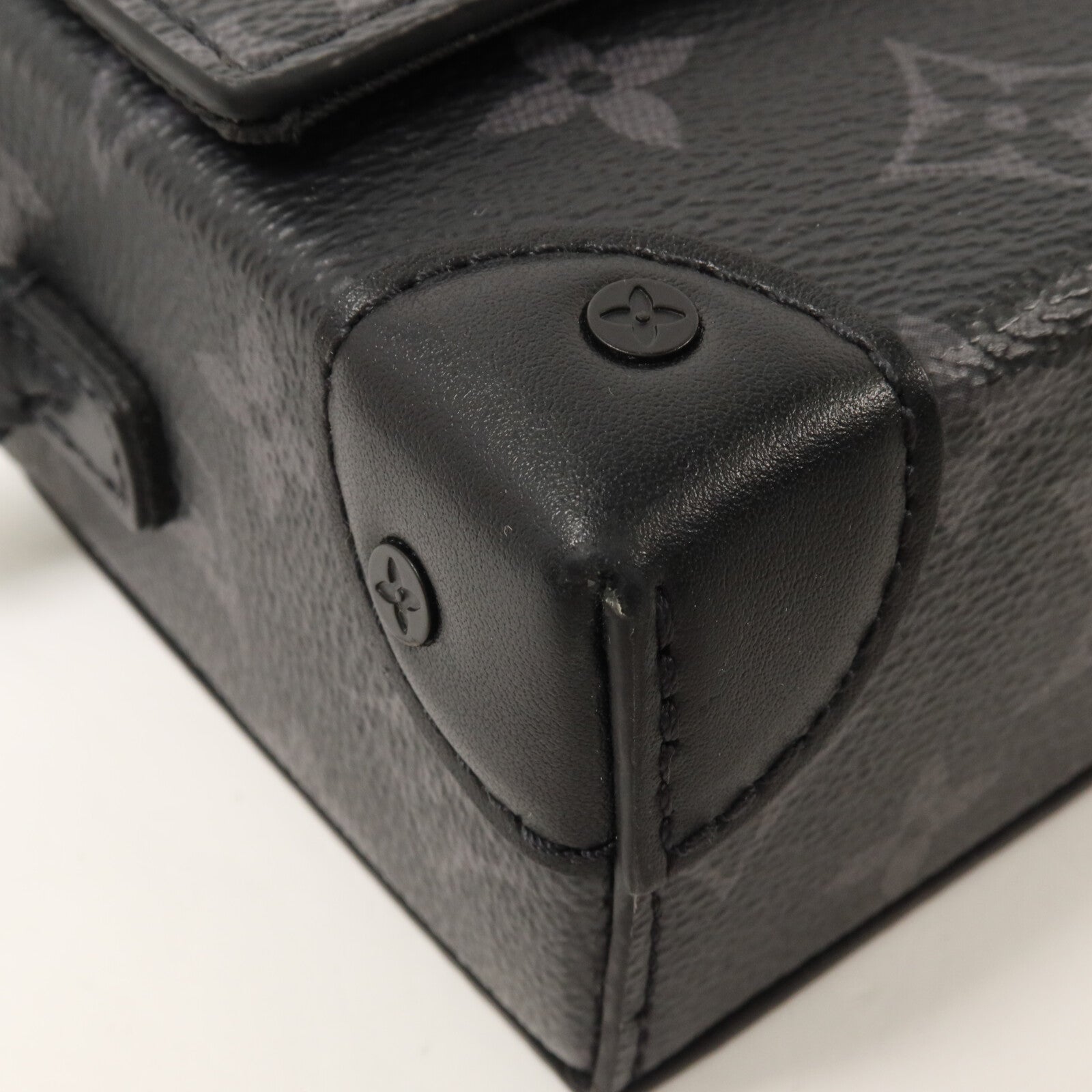 LOUIS VUITTON Monogram Eclipse Steamer Wearable Wallet肩背袋