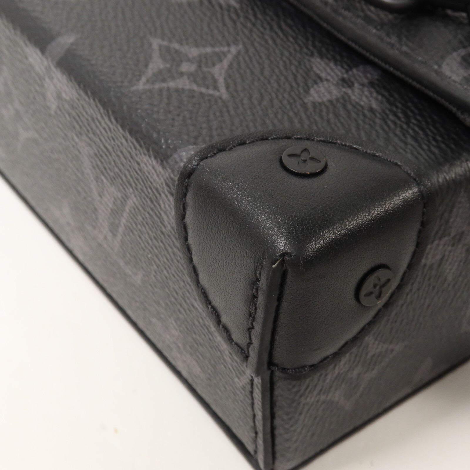 LOUIS VUITTON Monogram Eclipse Steamer Wearable Wallet肩背袋