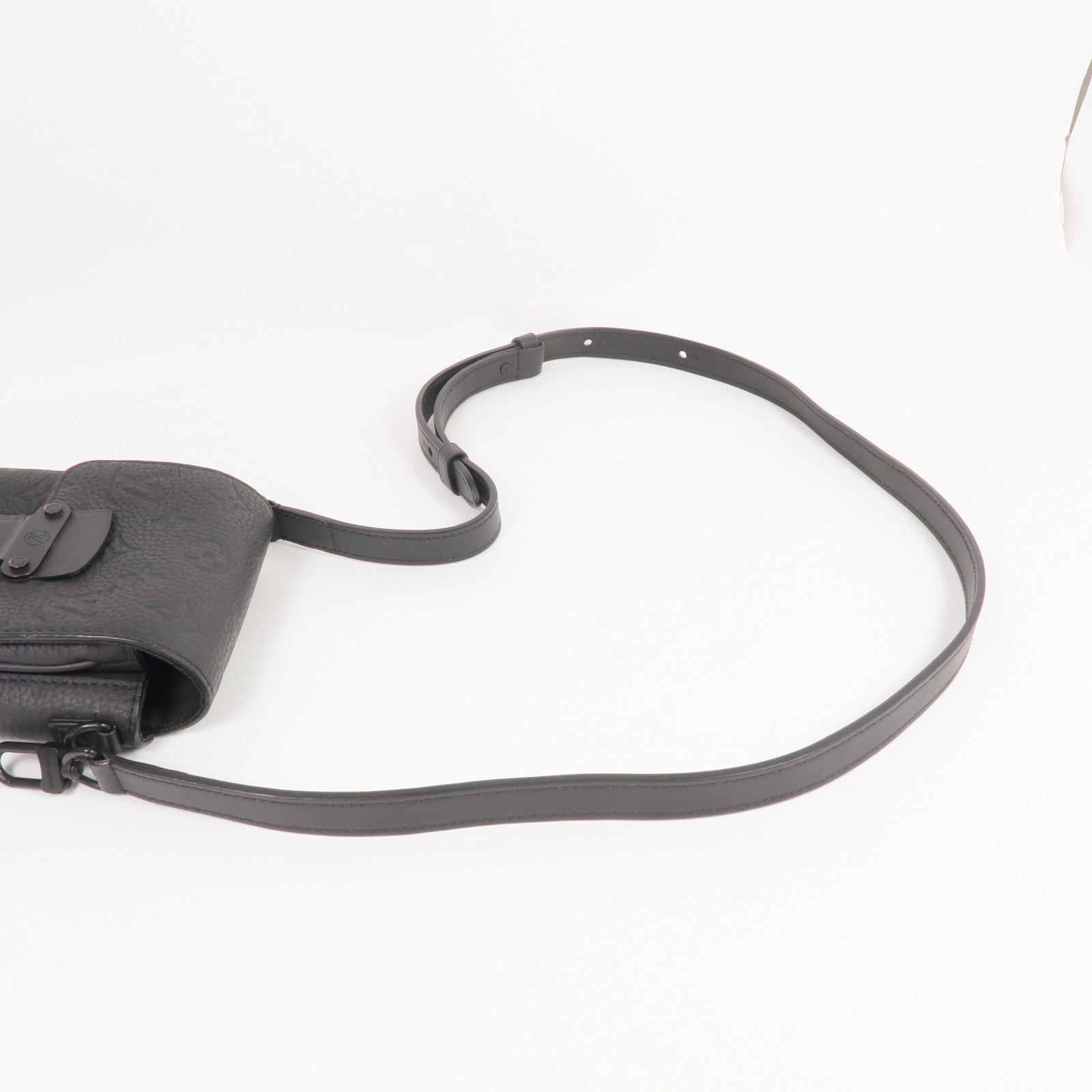 LOUIS VUITTON Monogram Taurillon S-Lock Vertical Wearable肩背袋