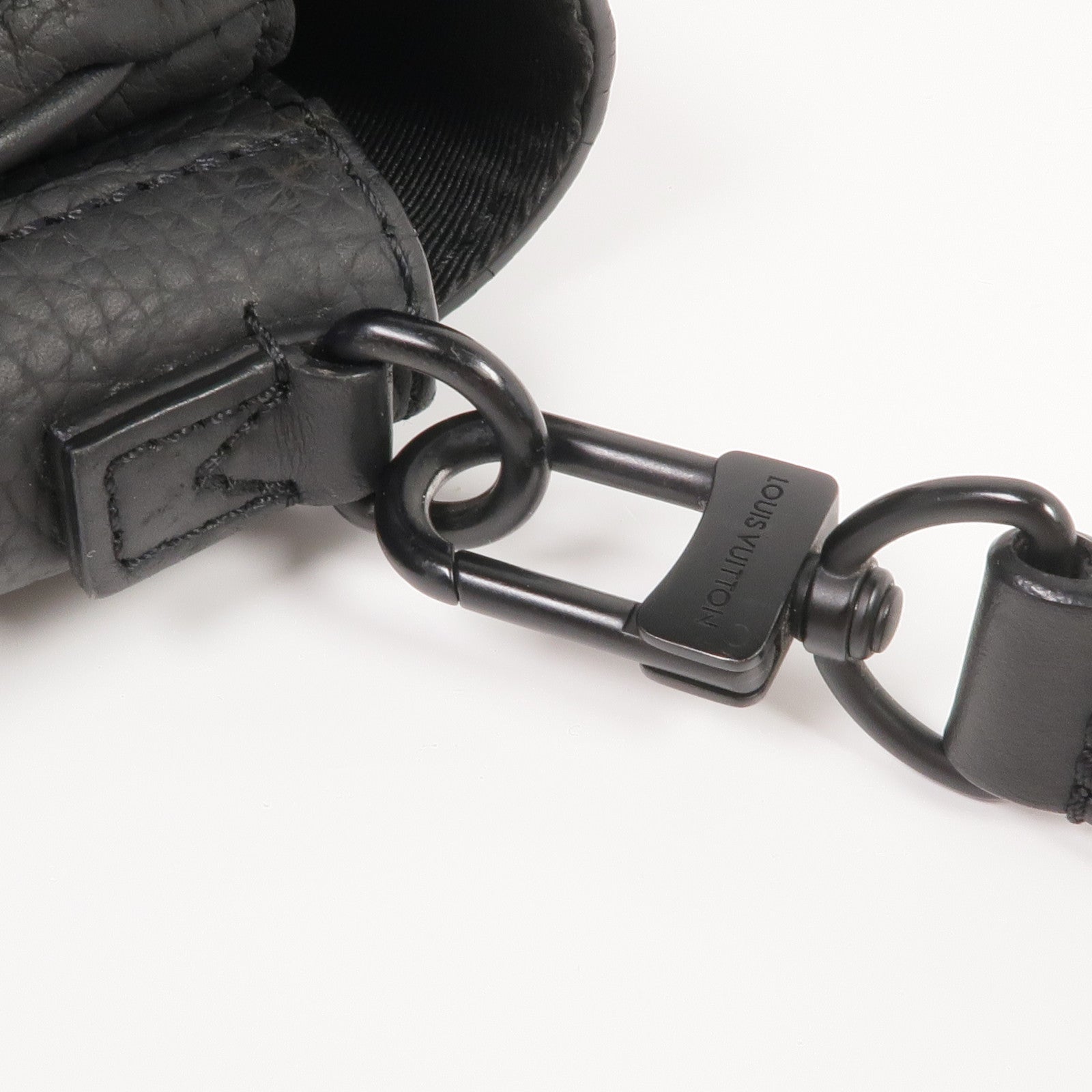 LOUIS VUITTON Monogram Taurillon S-Lock Vertical Wearable肩背袋