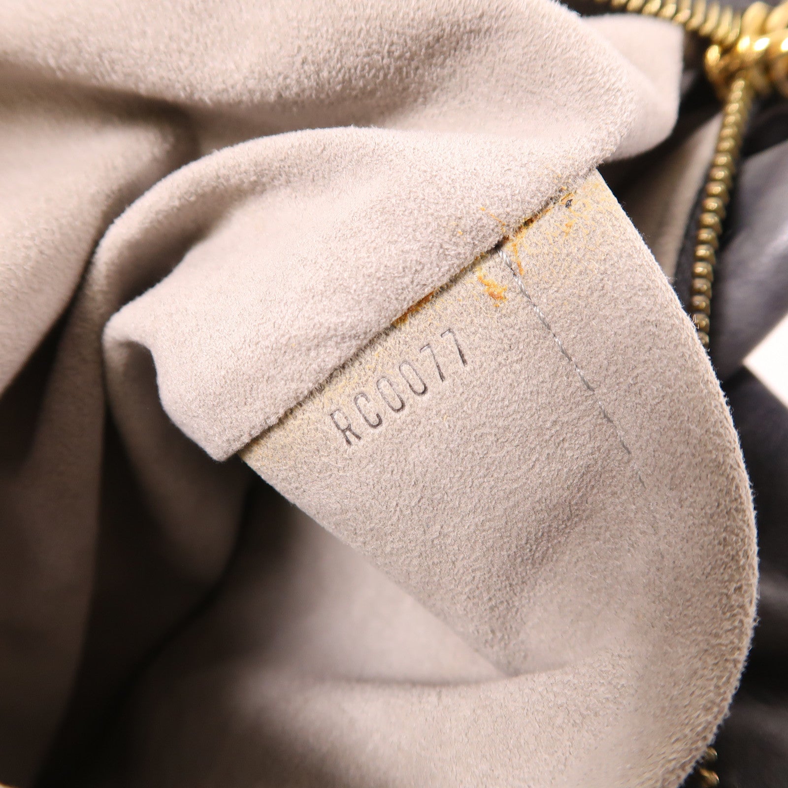 LOUIS VUITTON 羊皮皮革Olympe Nimbus PM金扣肩背袋