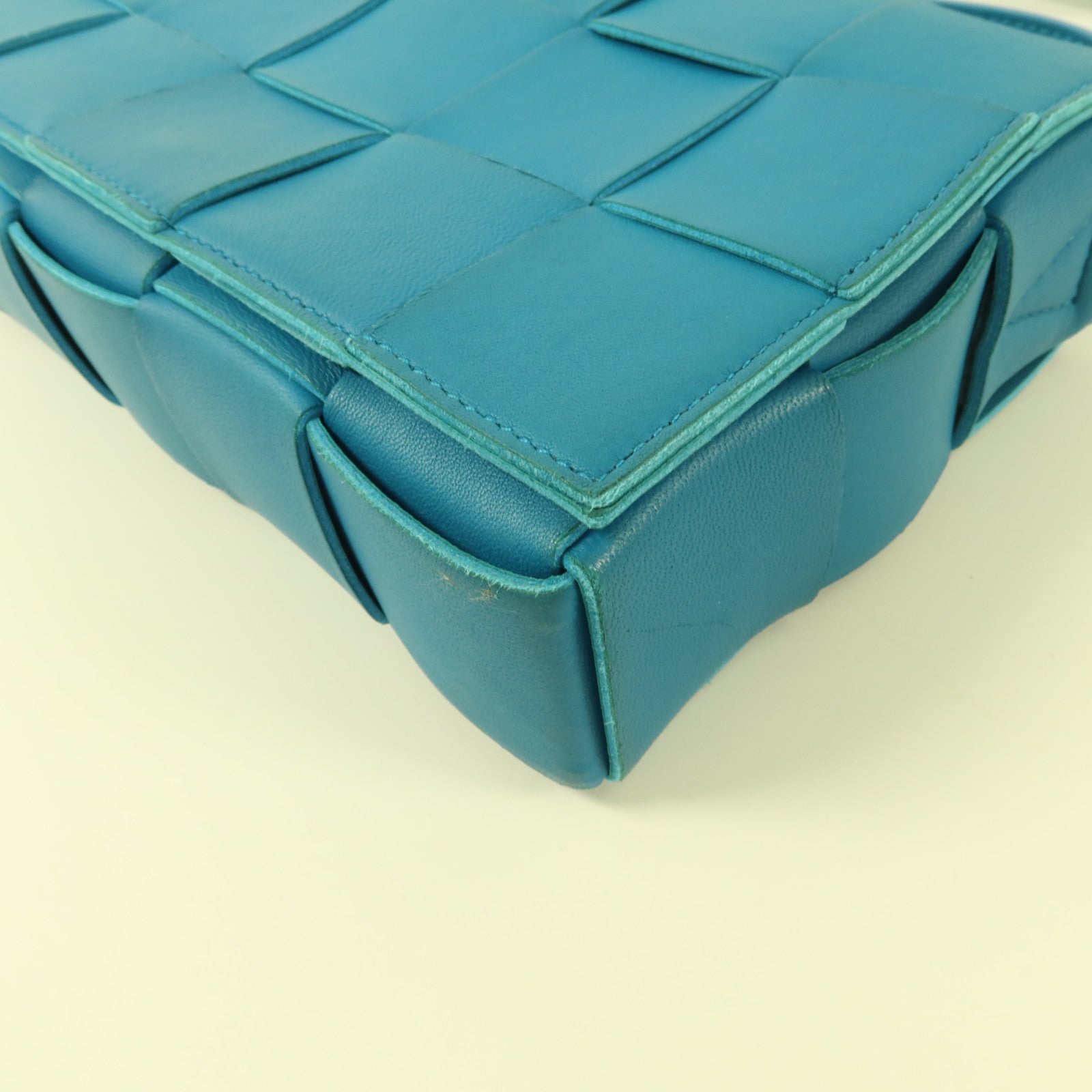BOTTEGA VENETA 羊皮皮革Cassette肩背袋