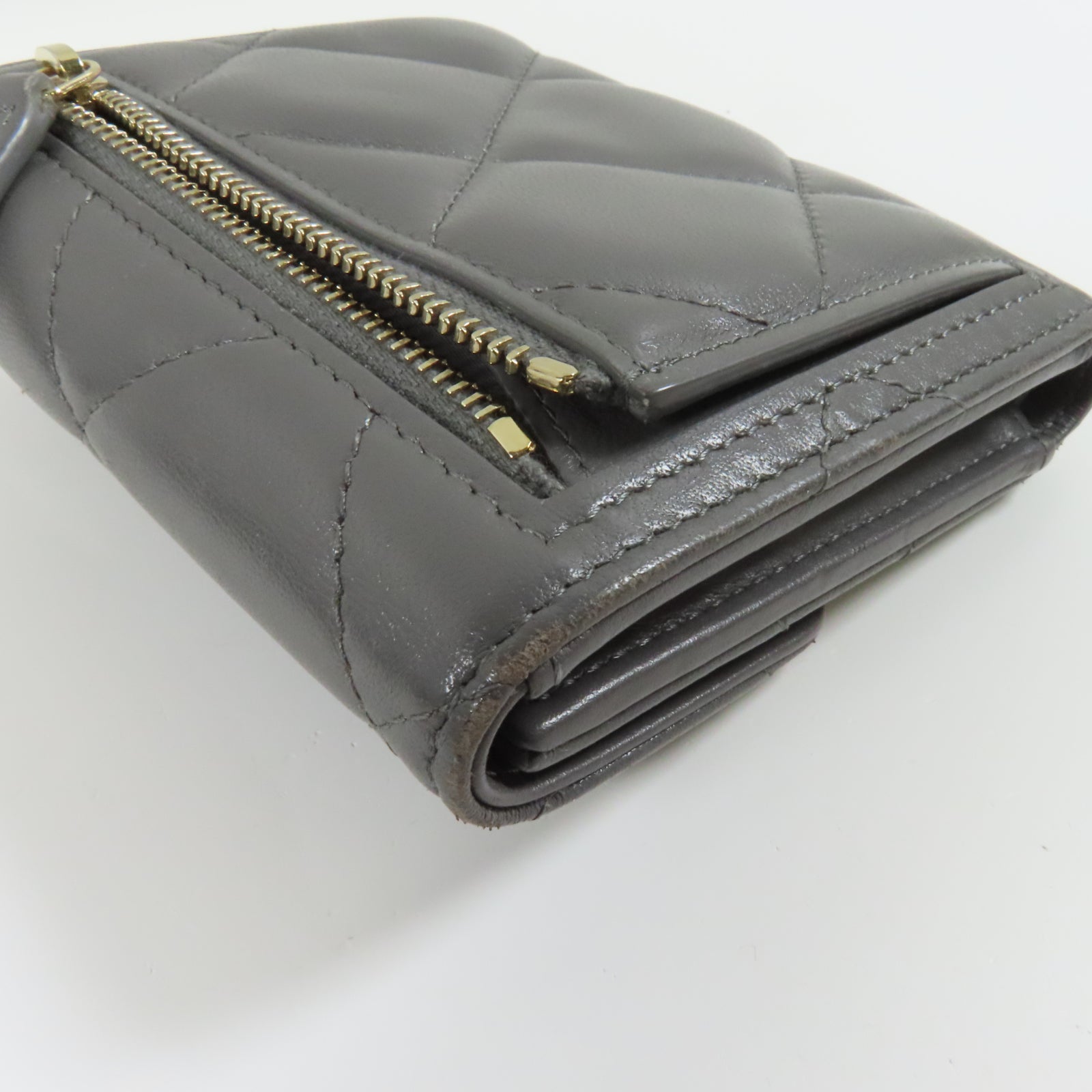 CHANEL 【激減優惠】菱格羊皮皮革Chanel 19 Small Flap Wallet銀扣錢包灰色