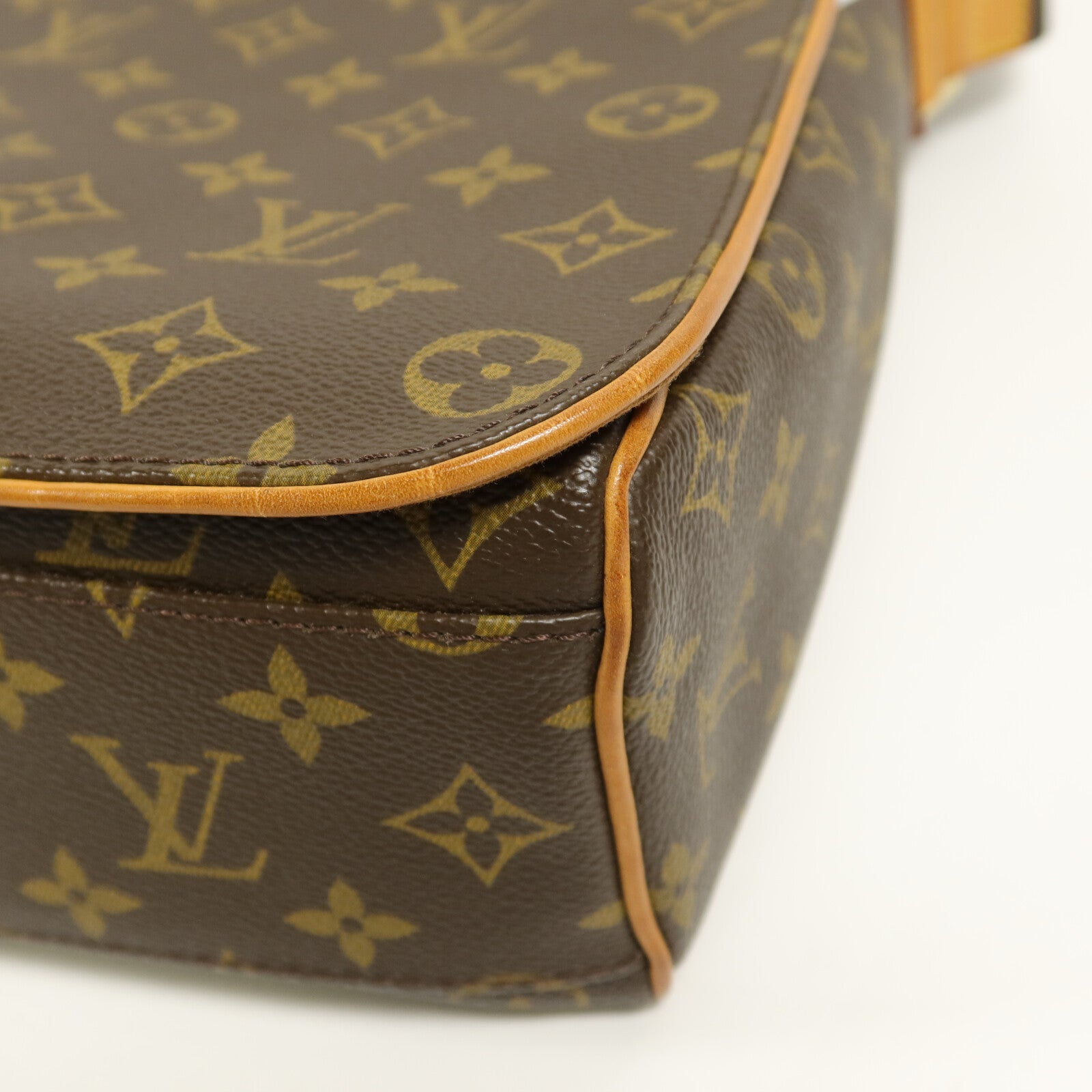 LOUIS VUITTON Monogram Abbesses肩背袋