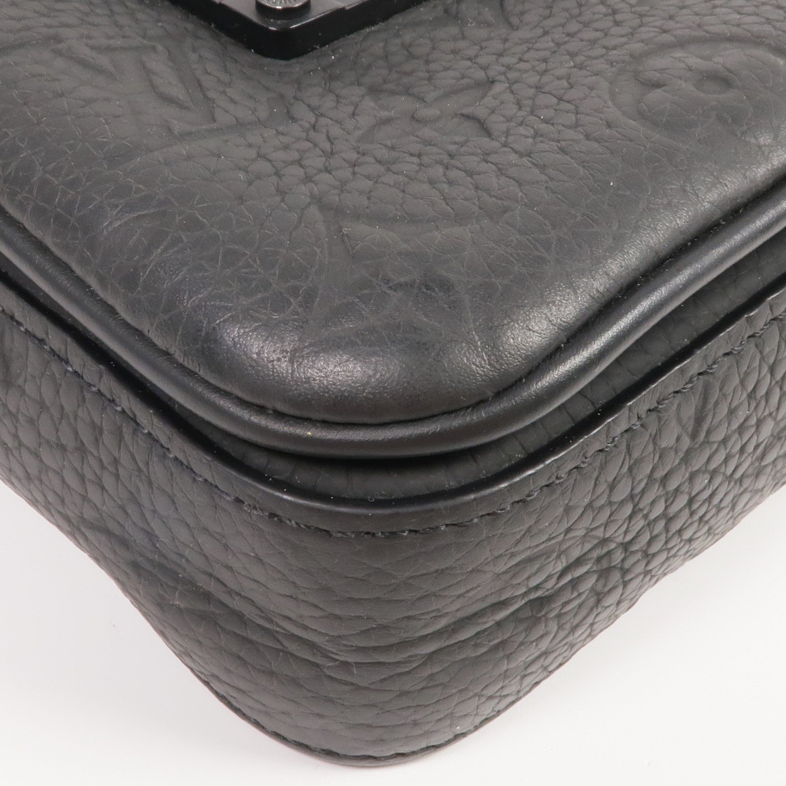 LOUIS VUITTON Monogram Taurillon S-Lock Vertical Wearable肩背袋