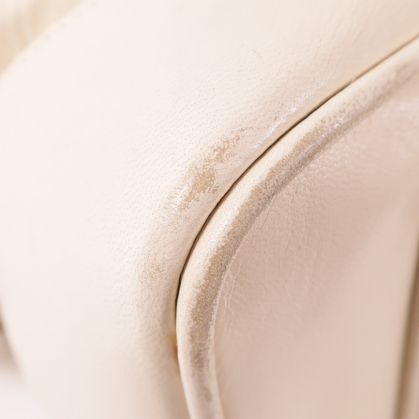 LOUIS VUITTON 牛皮皮革Riveting金扣肩背袋