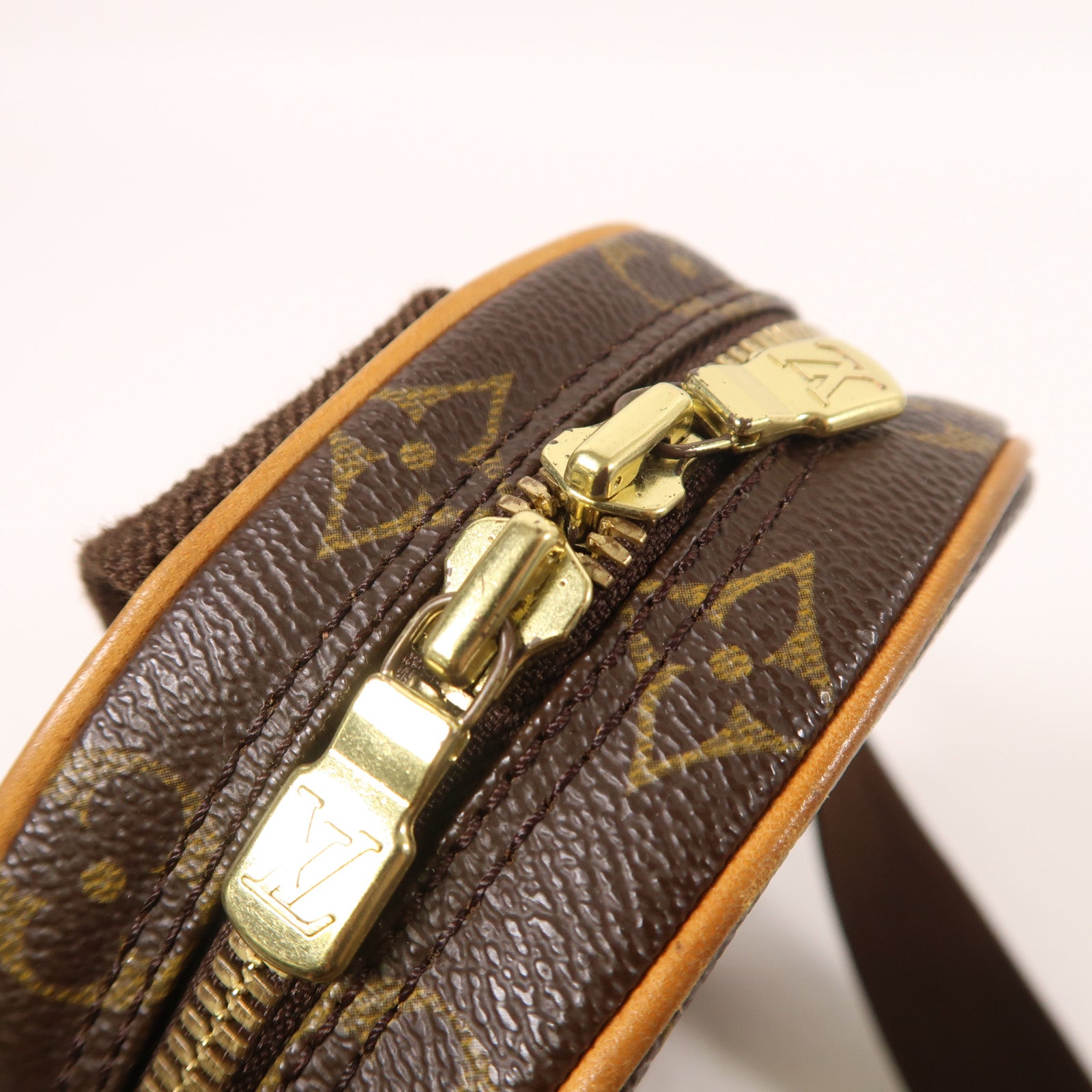 LOUIS VUITTON Monogram Pochette Gange金扣肩背袋