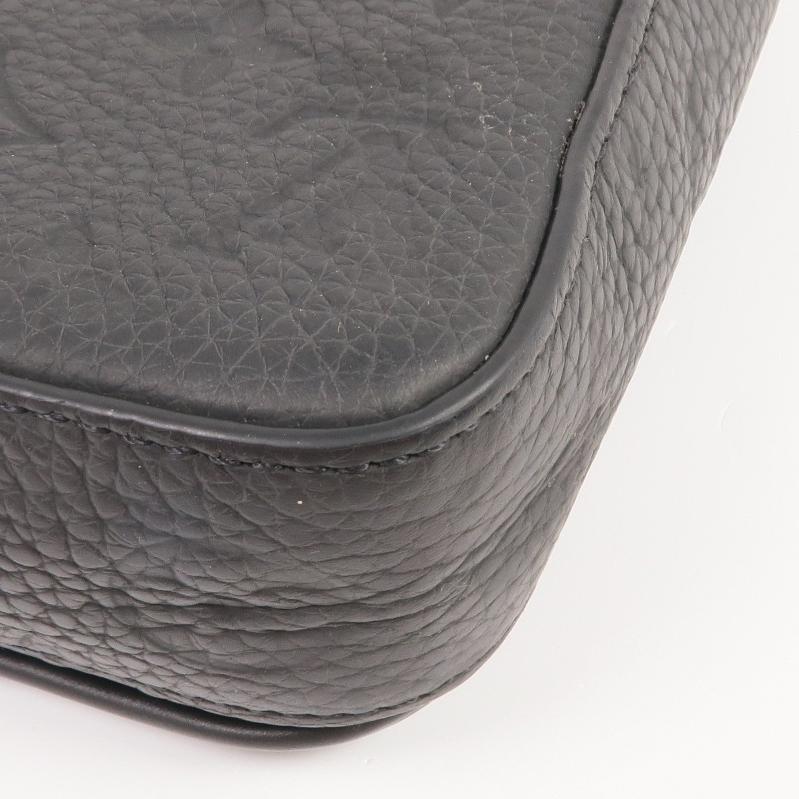 LOUIS VUITTON Monogram Taurillon S-Lock Vertical Wearable肩背袋