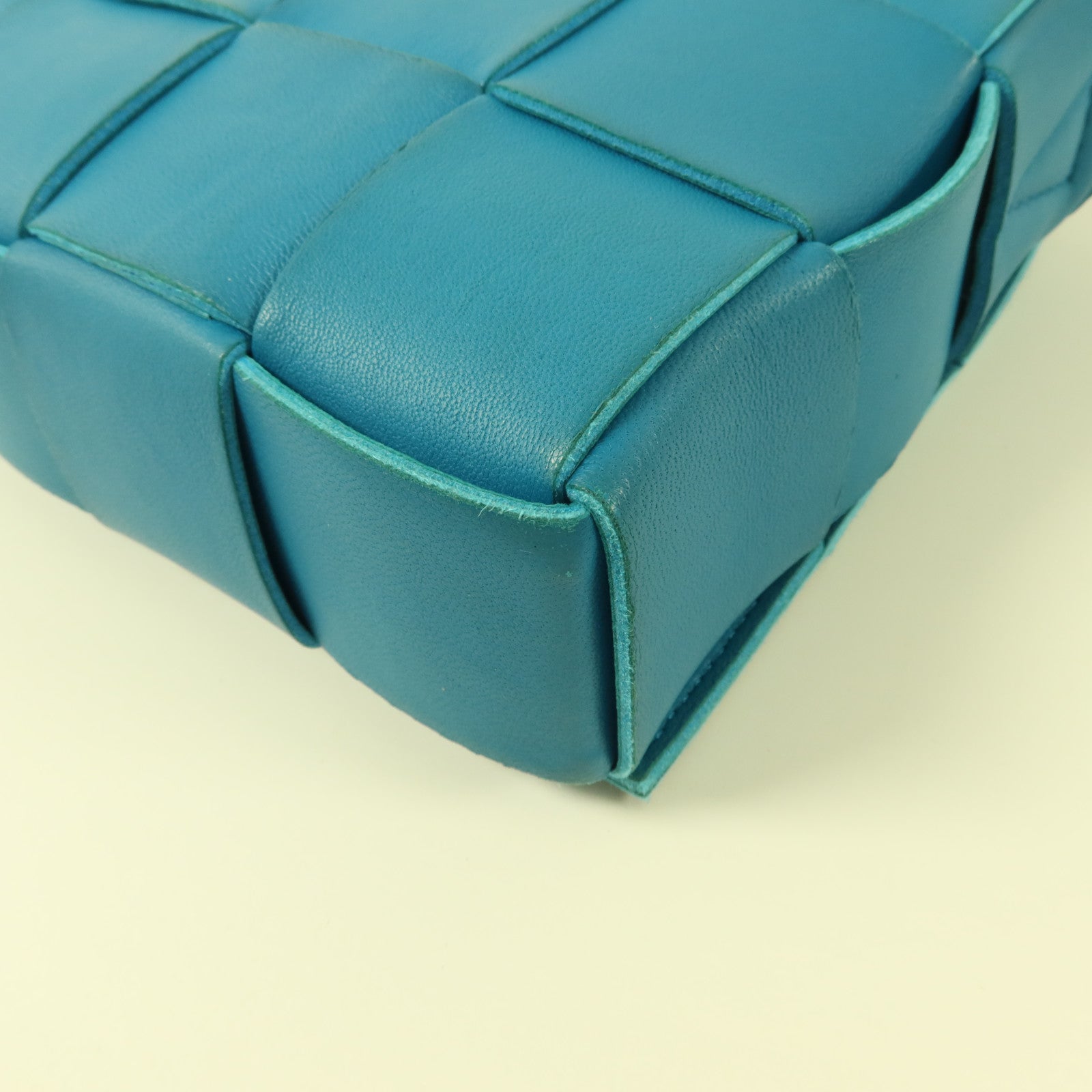 BOTTEGA VENETA 羊皮皮革Cassette肩背袋