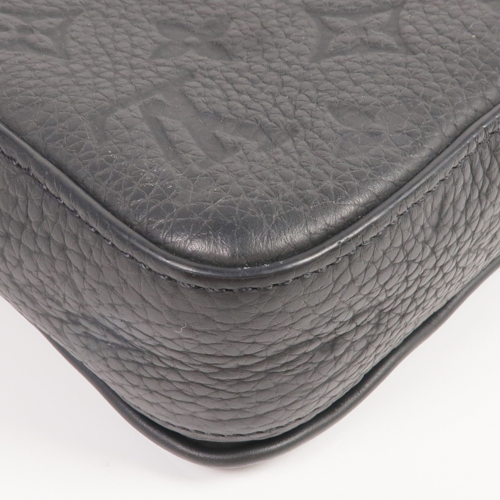 LOUIS VUITTON Monogram Taurillon S-Lock Vertical Wearable肩背袋