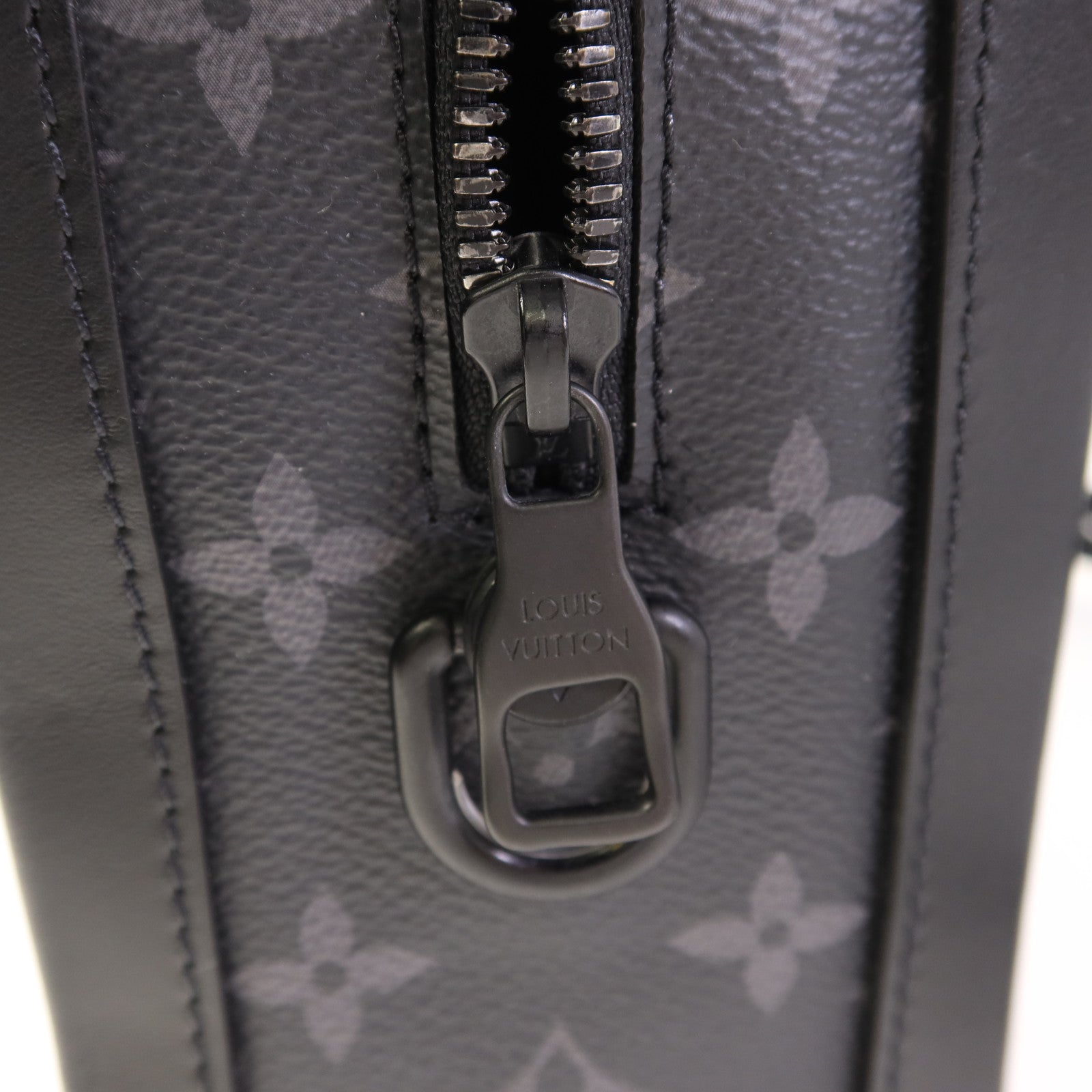 LOUIS VUITTON Monogram Eclipse Soft Trunk肩背袋