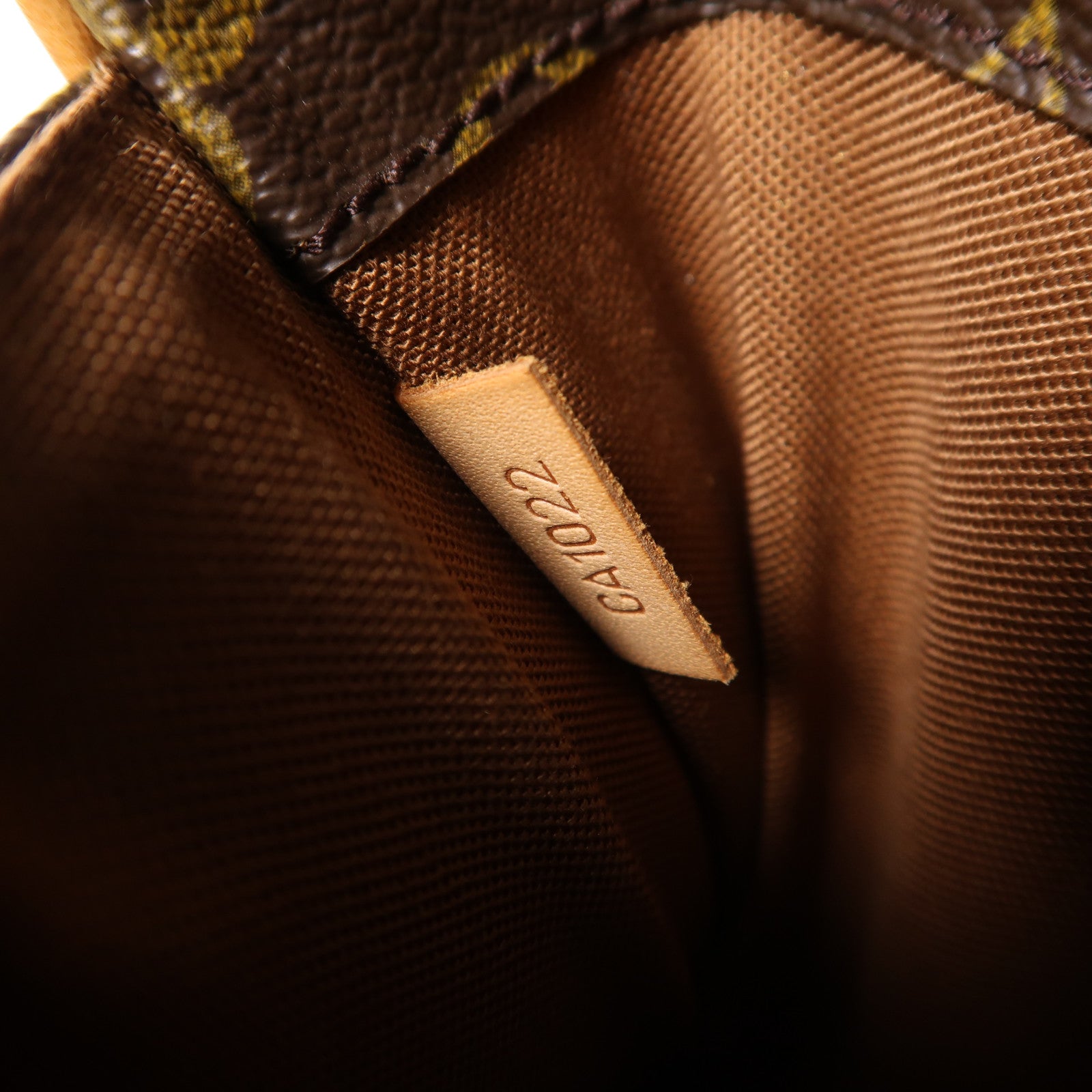 LOUIS VUITTON Monogram Pochette Gange金扣肩背袋