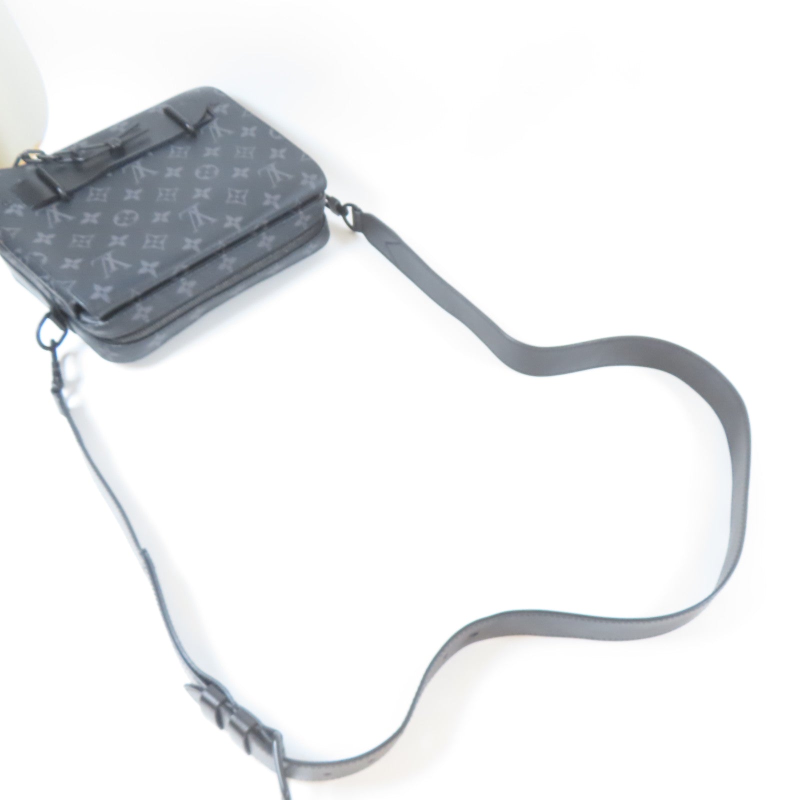 LOUIS VUITTON Monogram Eclipse Steamer Messenger肩背袋黑色