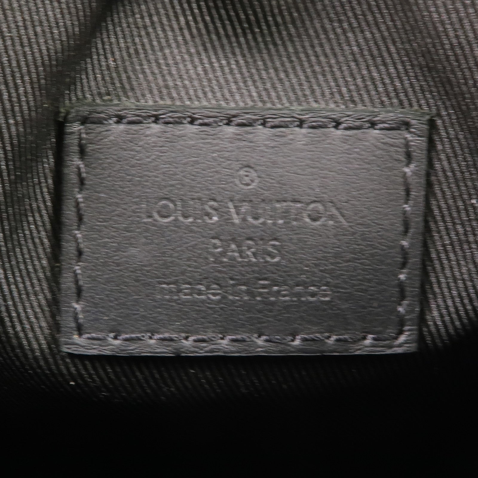 LOUIS VUITTON Monogram Taurillon S-Lock Vertical Wearable肩背袋