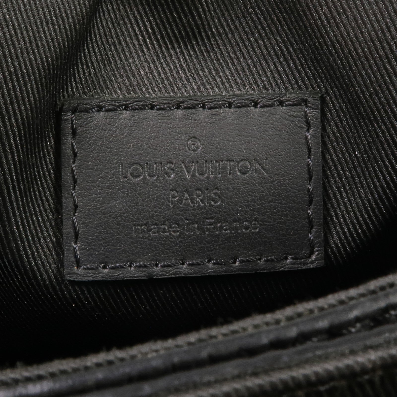 LOUIS VUITTON Monogram Taurillon S-Lock Vertical Wearable肩背袋