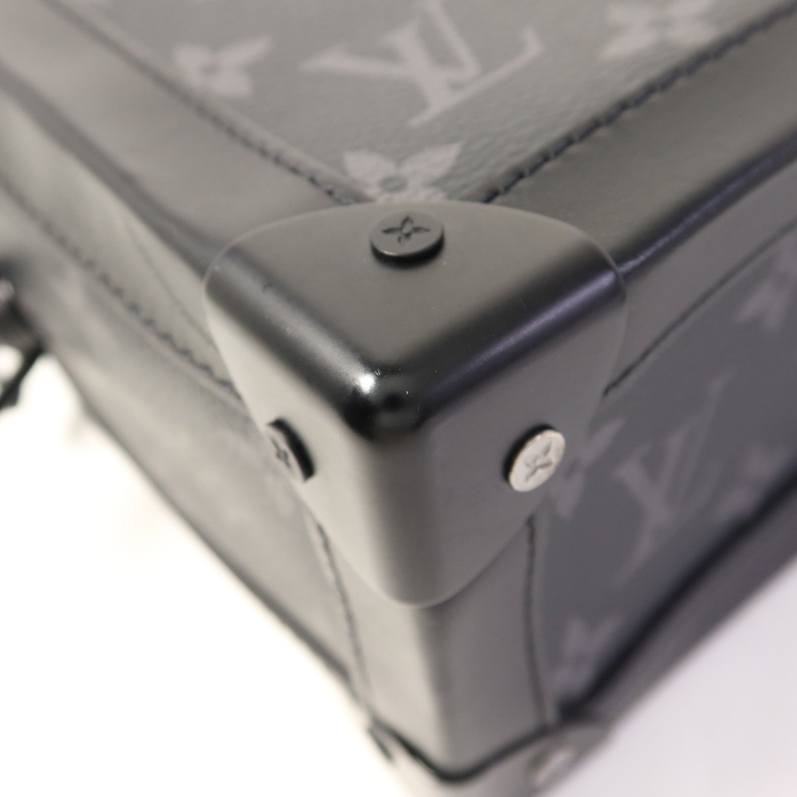 LOUIS VUITTON Monogram Eclipse Soft Trunk肩背袋