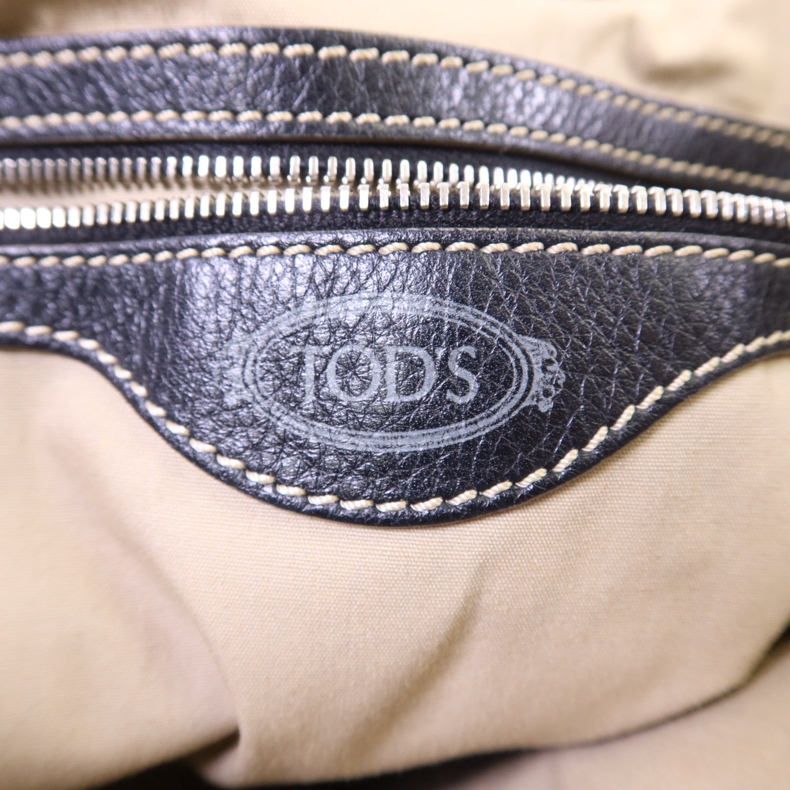 TOD'S 塗層帆布Shoulder Bag銀扣肩背袋