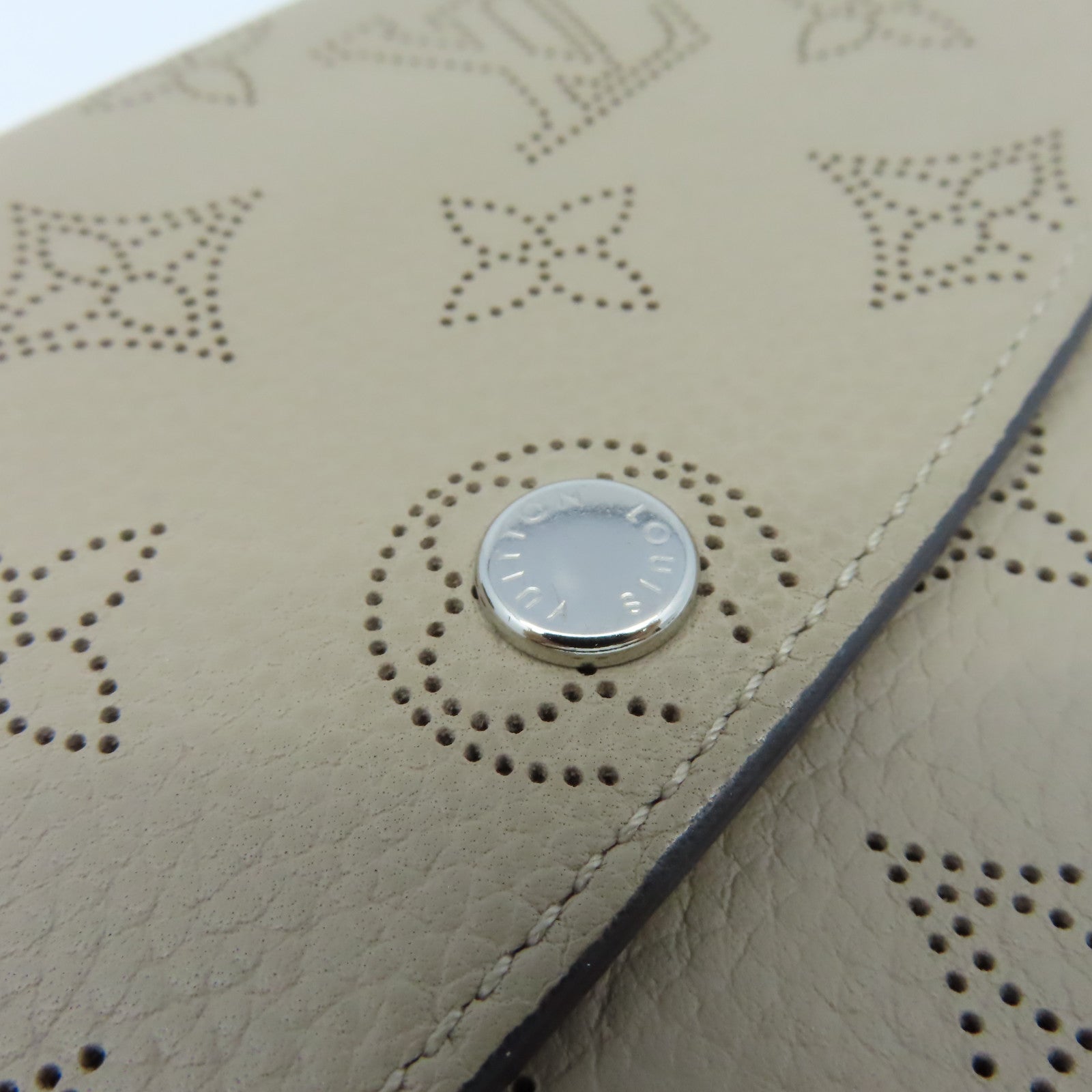 LOUIS VUITTON 【激減優惠】Mahina Portefeuille Iris Long Wallet長錢包杏色