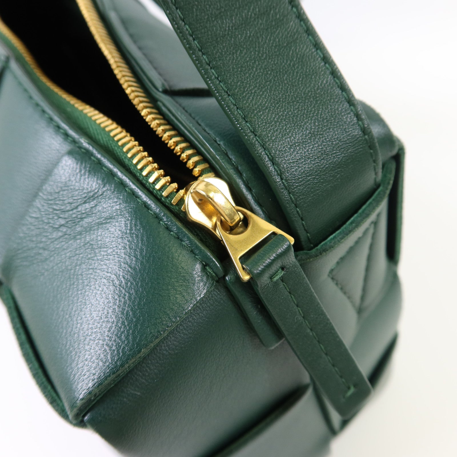 BOTTEGA VENETA 牛皮皮革Brick Cassette金扣肩背袋