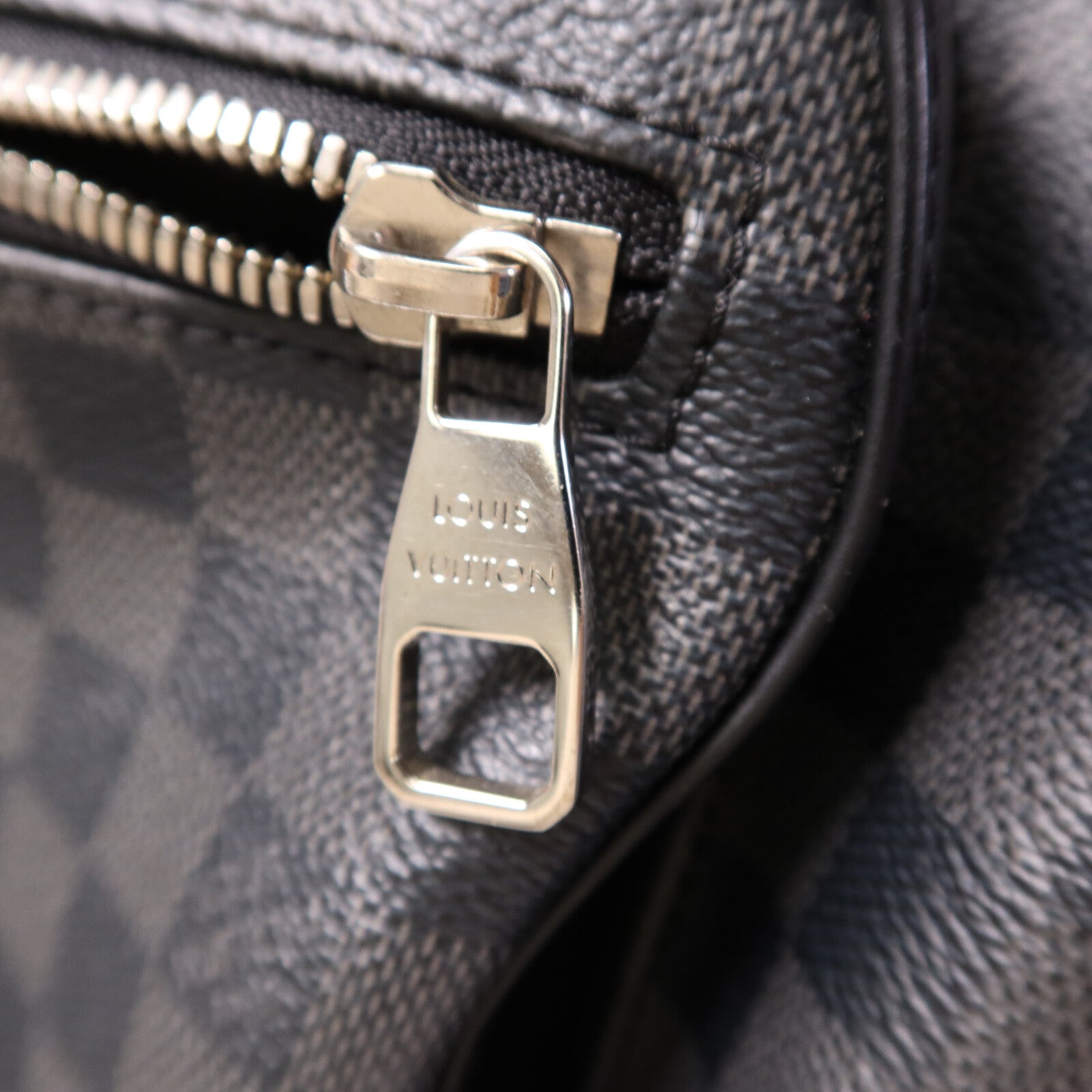 LOUIS VUITTON Damier Graphite Josh銀扣背包