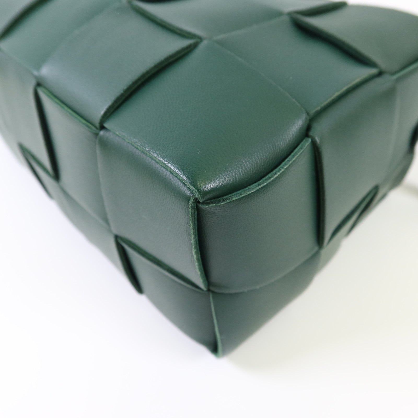 BOTTEGA VENETA 牛皮皮革Brick Cassette金扣肩背袋