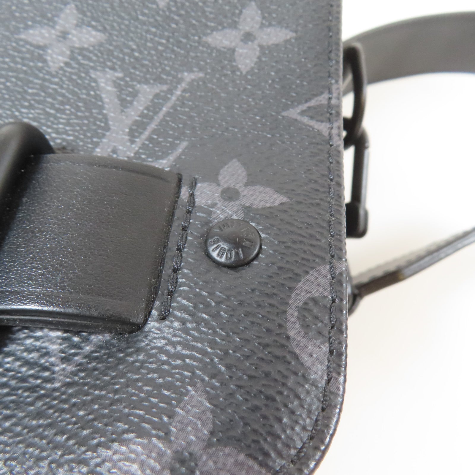 LOUIS VUITTON Monogram Eclipse Steamer Messenger肩背袋黑色