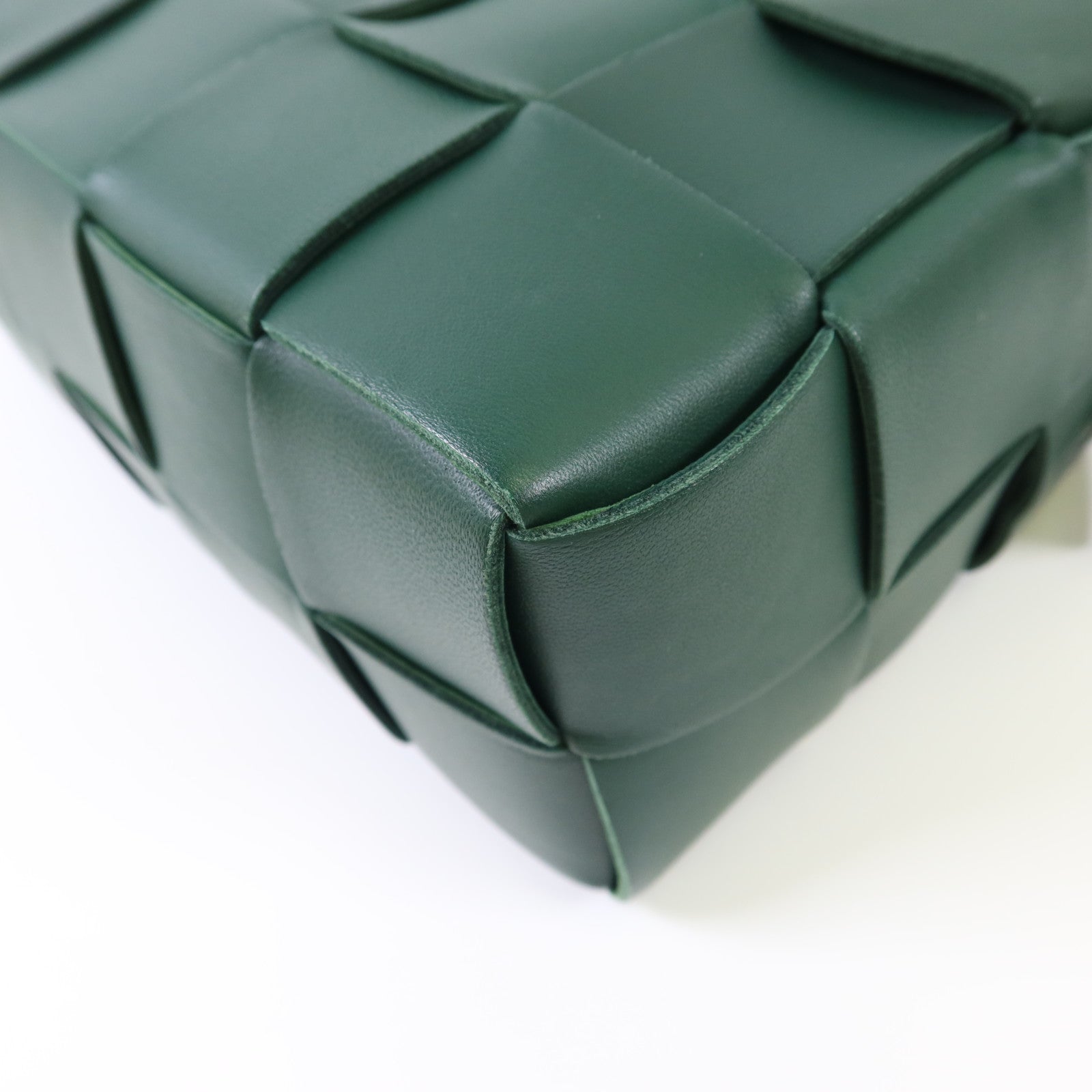 BOTTEGA VENETA 牛皮皮革Brick Cassette金扣肩背袋