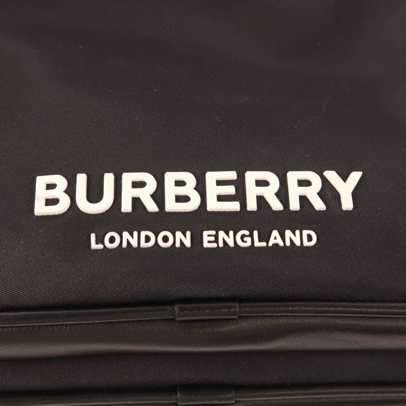 BURBERRY 尼龍Econyl銀扣肩背袋