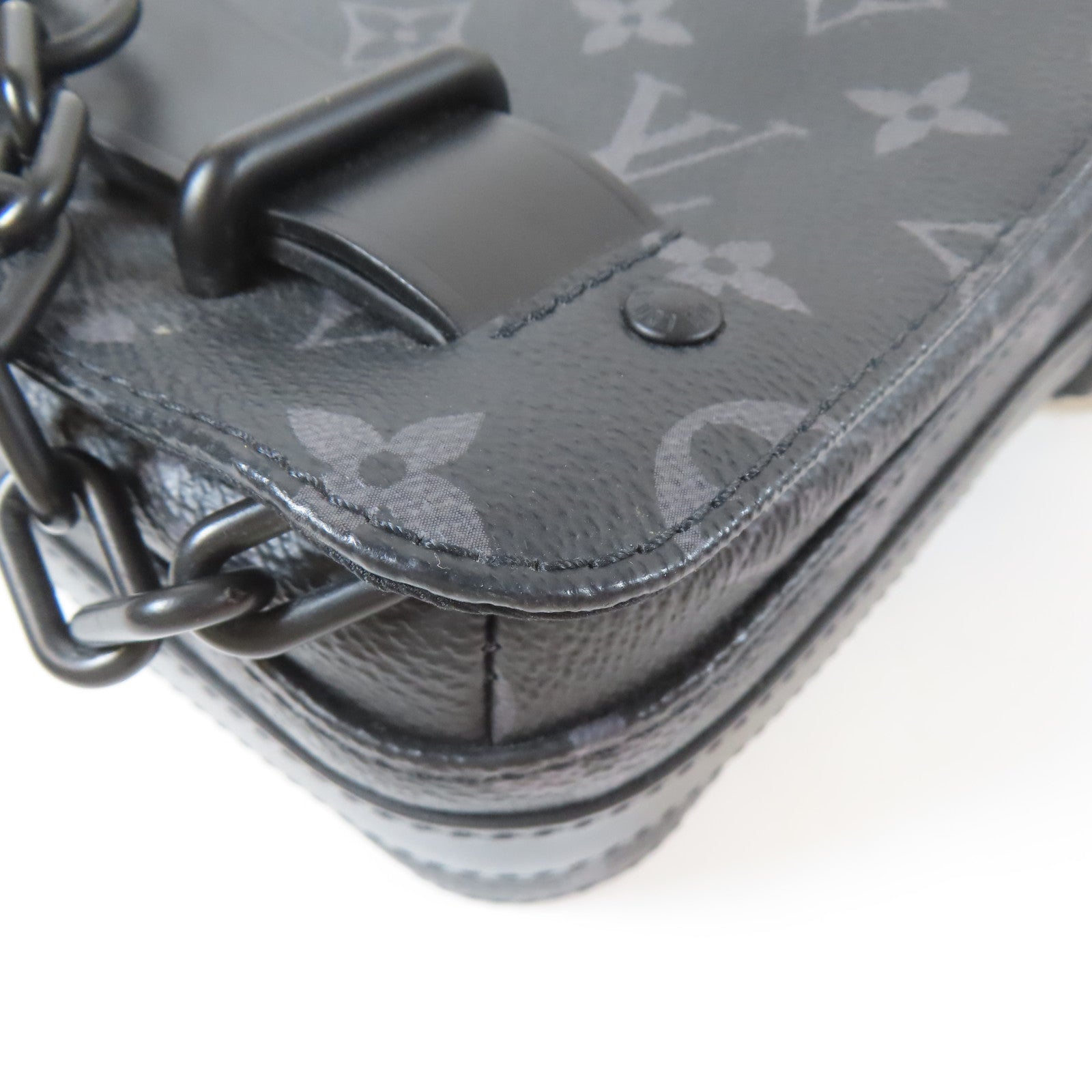 LOUIS VUITTON Monogram Eclipse Steamer Messenger肩背袋黑色