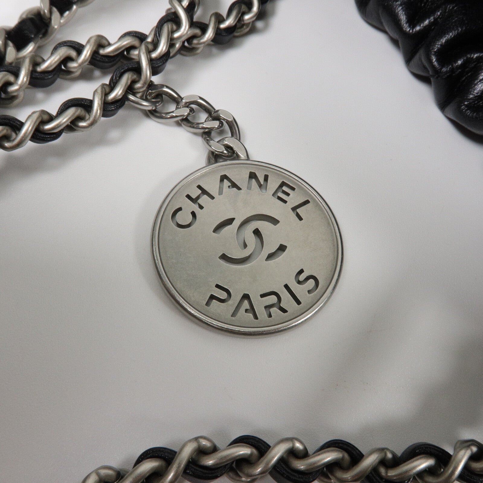 CHANEL 羊皮皮革Chanel 22 Mini鏈帶手挽肩背兩用袋