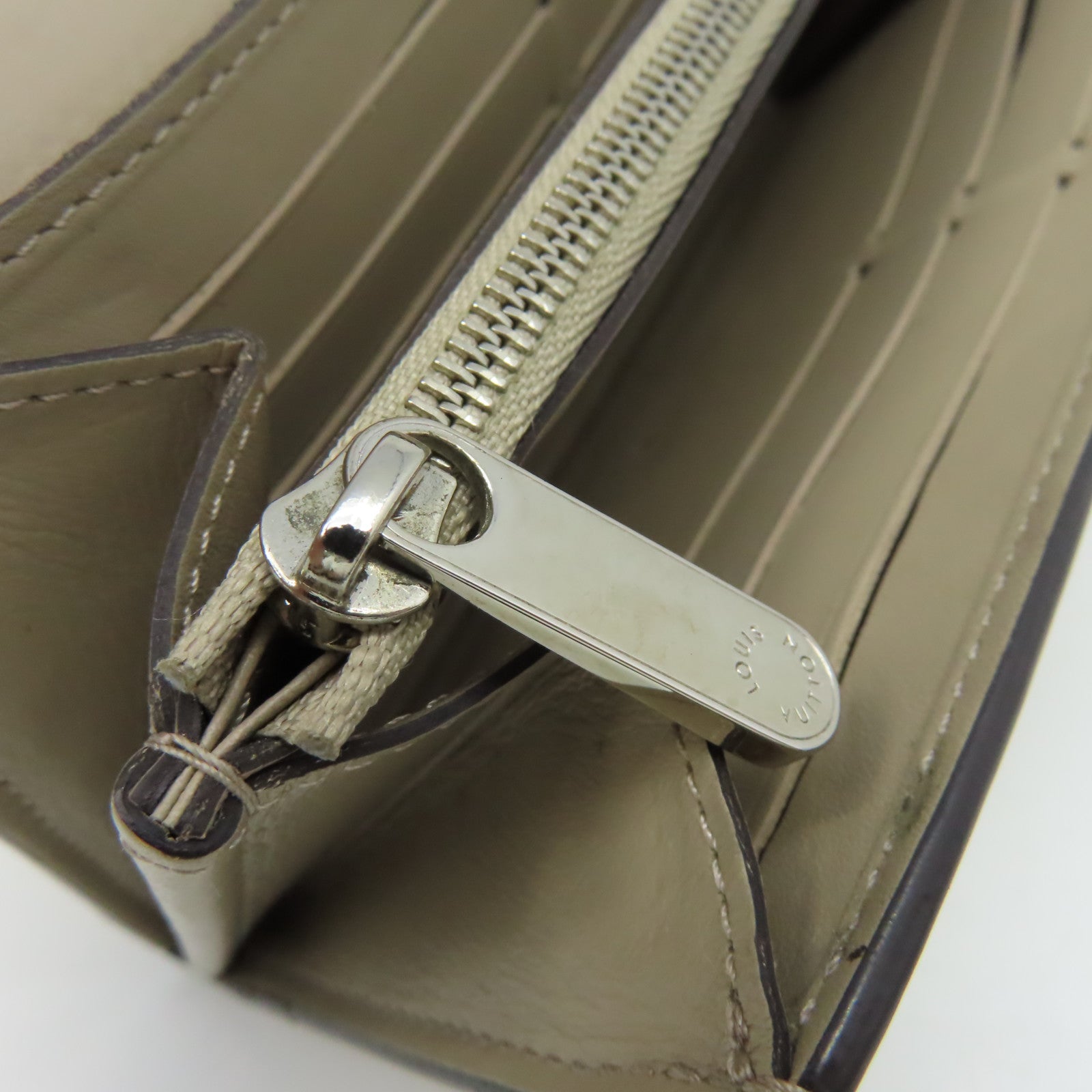 LOUIS VUITTON 【激減優惠】Mahina Portefeuille Iris Long Wallet長錢包杏色