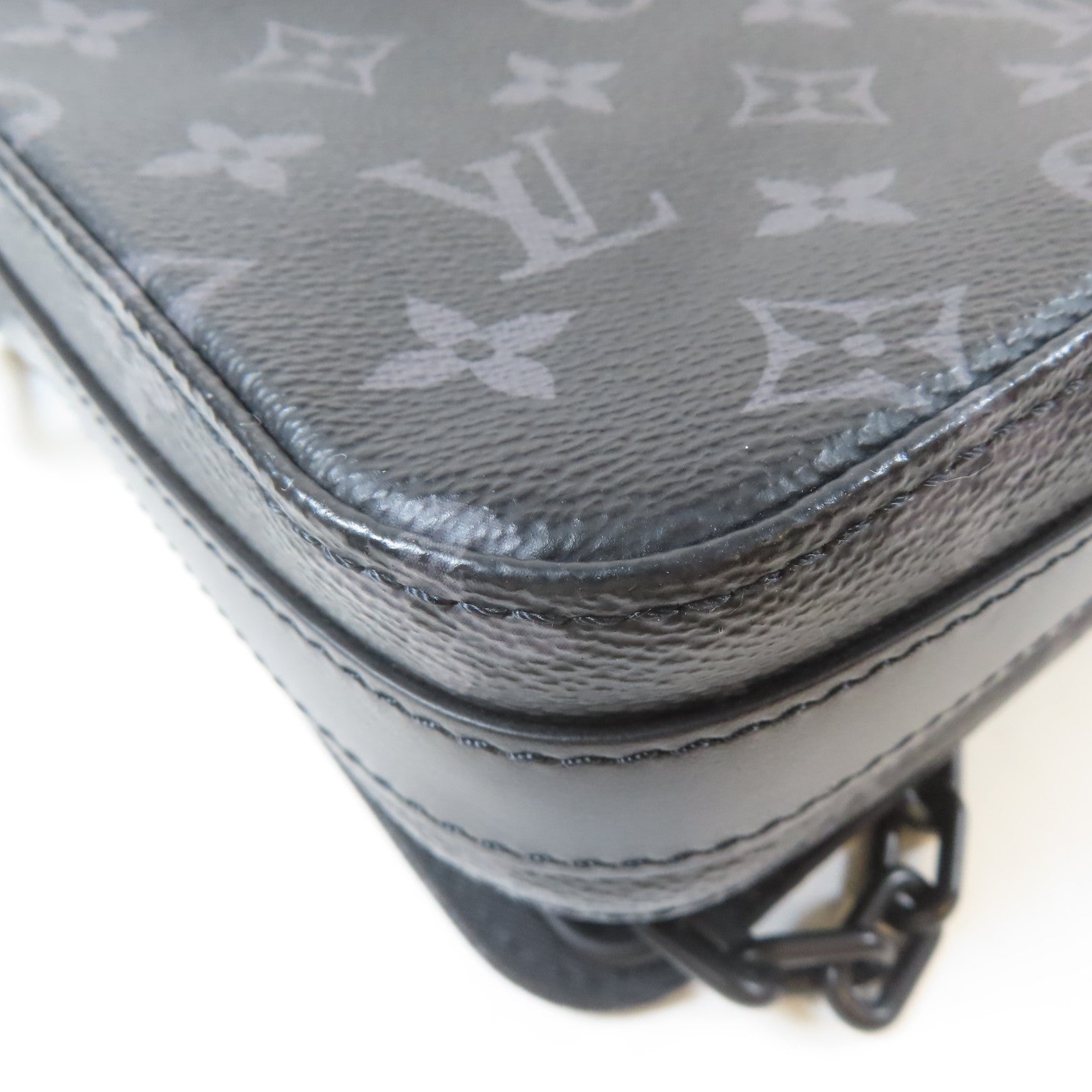 LOUIS VUITTON Monogram Eclipse Steamer Messenger肩背袋黑色