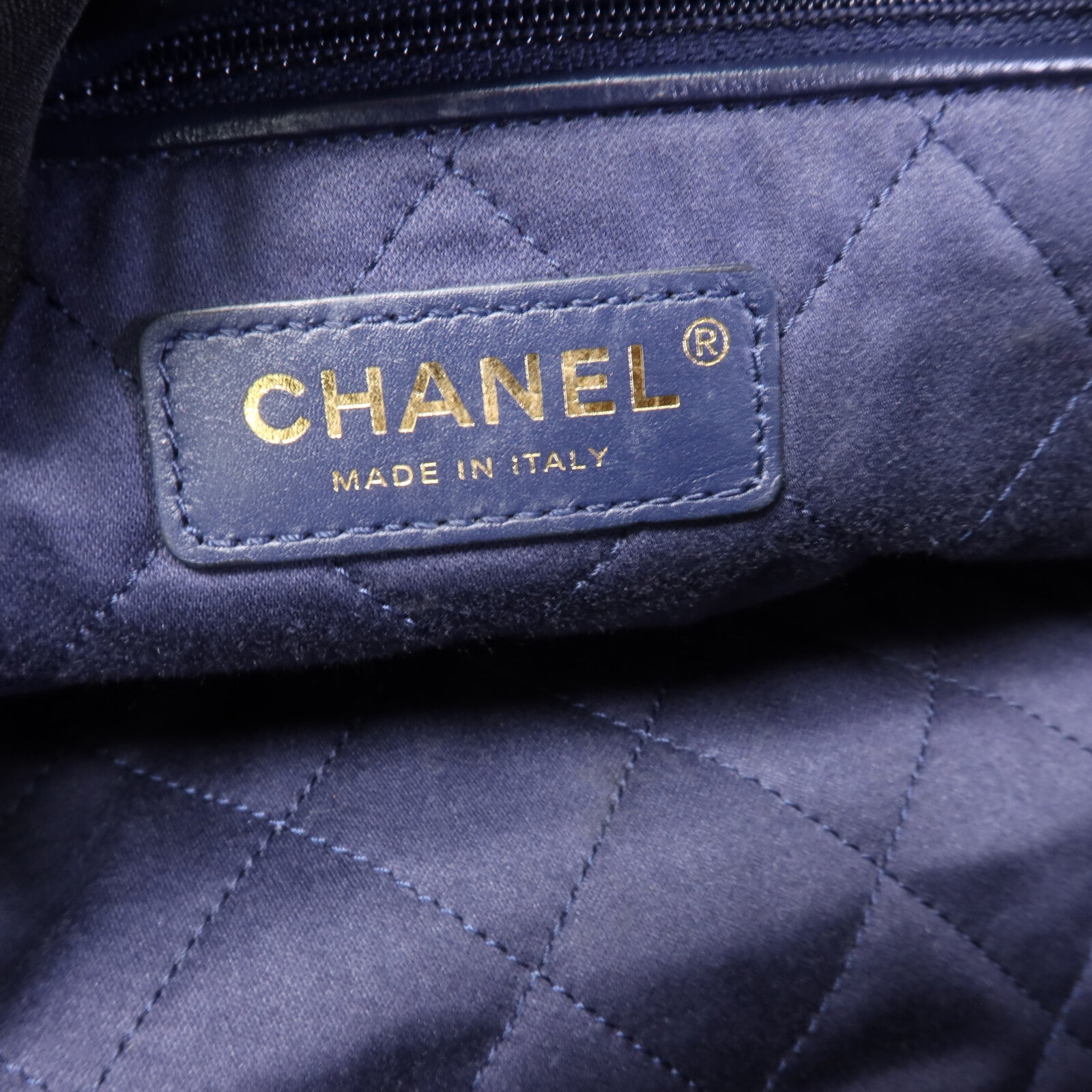 CHANEL 牛皮皮革C22 Medium鏈帶肩背袋