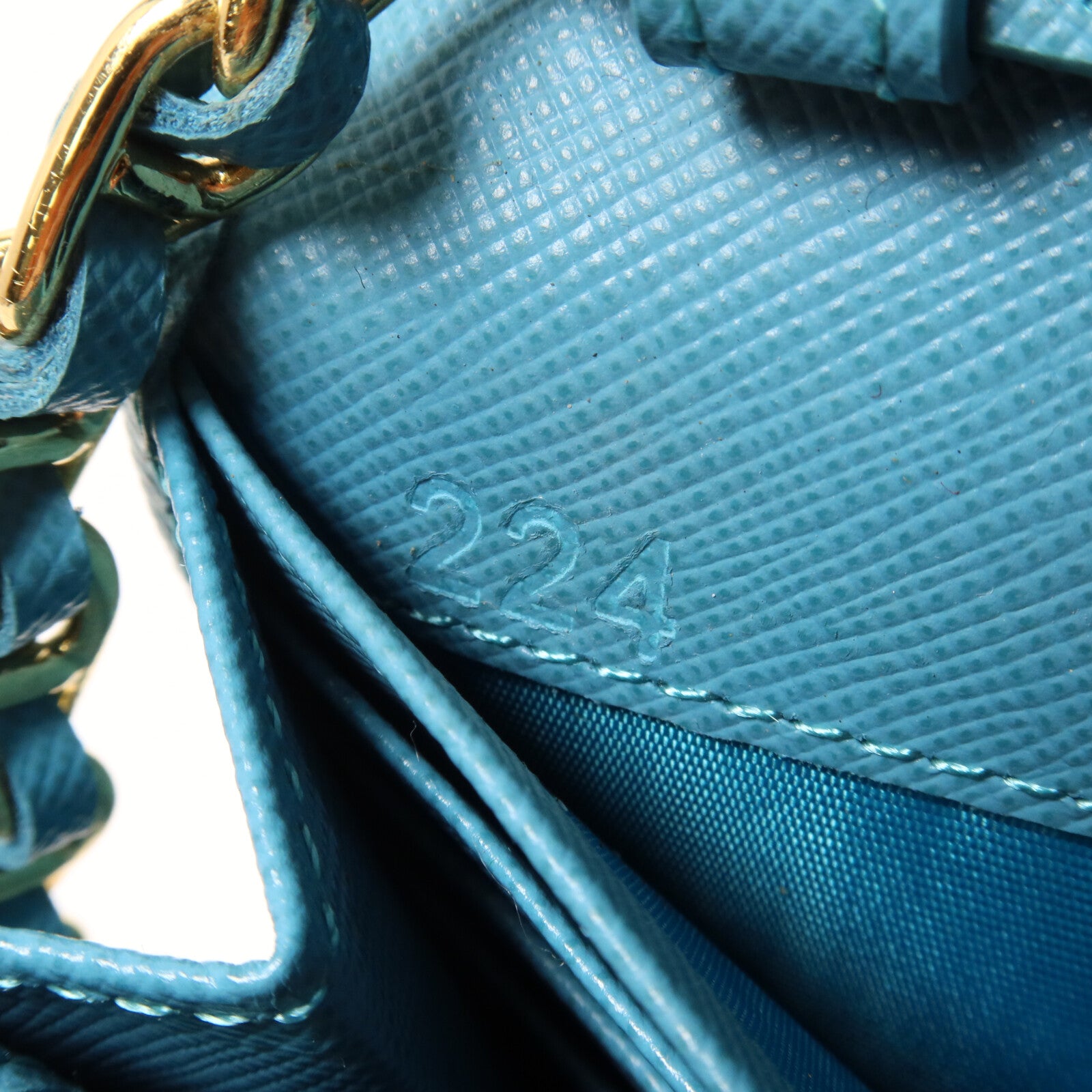 PRADA Saffiano皮革Wallet On Chain鏈帶肩背袋
